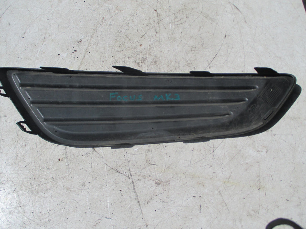 FORD FOCUS MK3 NS FRONT PASSENGER SIDE FOG LIGHT GRILL F1EB19953A