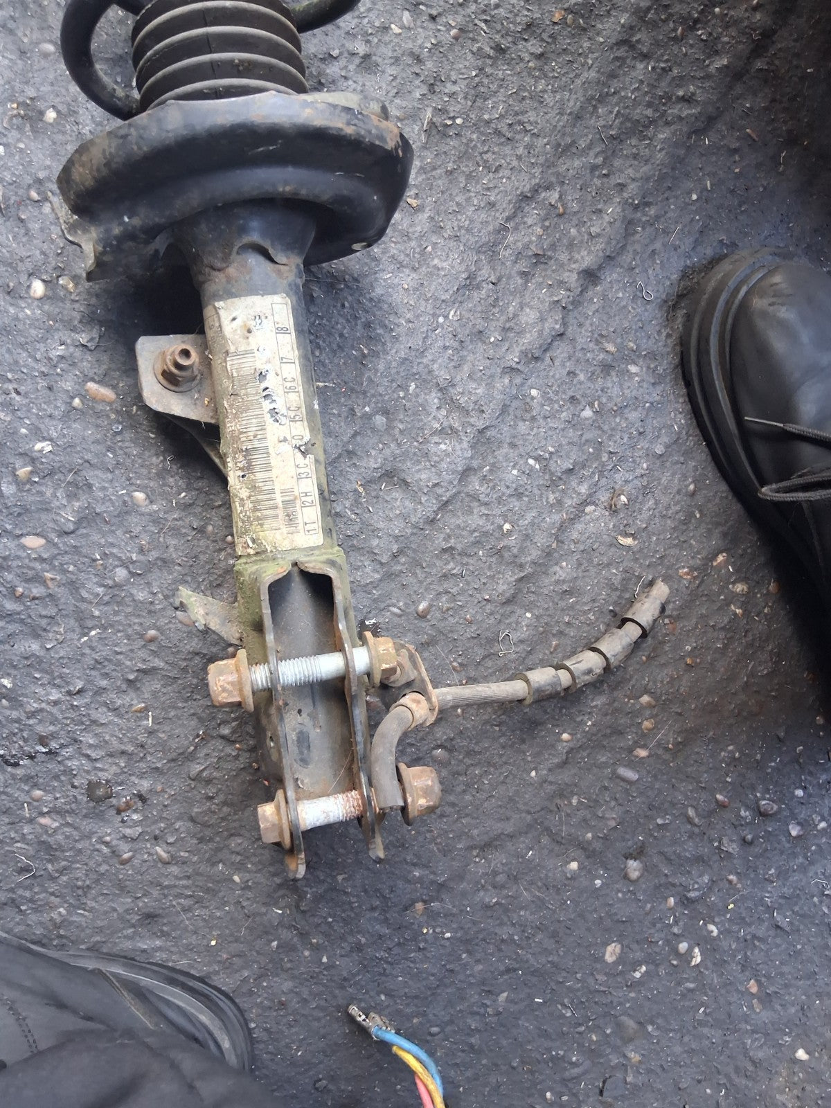 2016 FORD FIESTA MK7 OSF DRIVER SIDE FRONT RIGTH SUSPENSION LEG 8V5118045BH