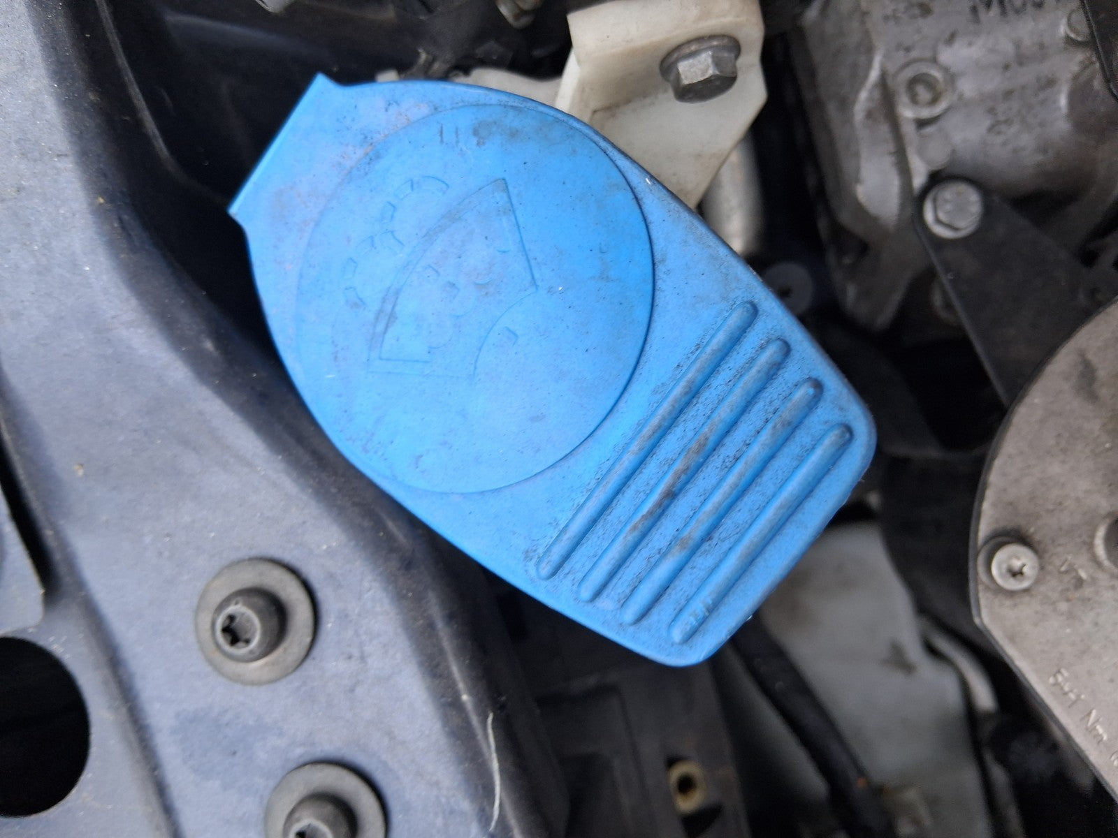 2014 VW VOLKSWAGEN PASSAT B7 1.9 DIESEL WINDSCREEN WASHER BOTTLE TANK RESERVOIR