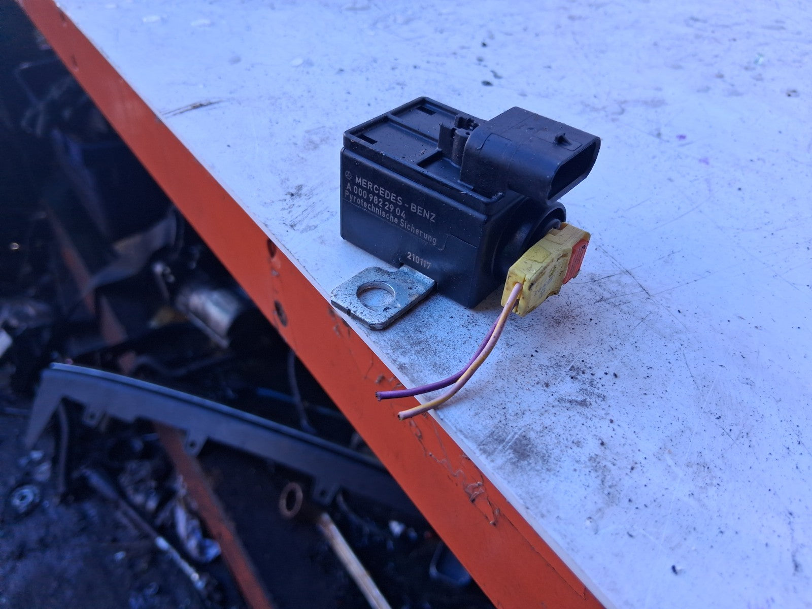2015 MERCEDES C CLASS W204 SAFETY BATTERY PYROTECHNICAL FUSE RELAY A0009822904