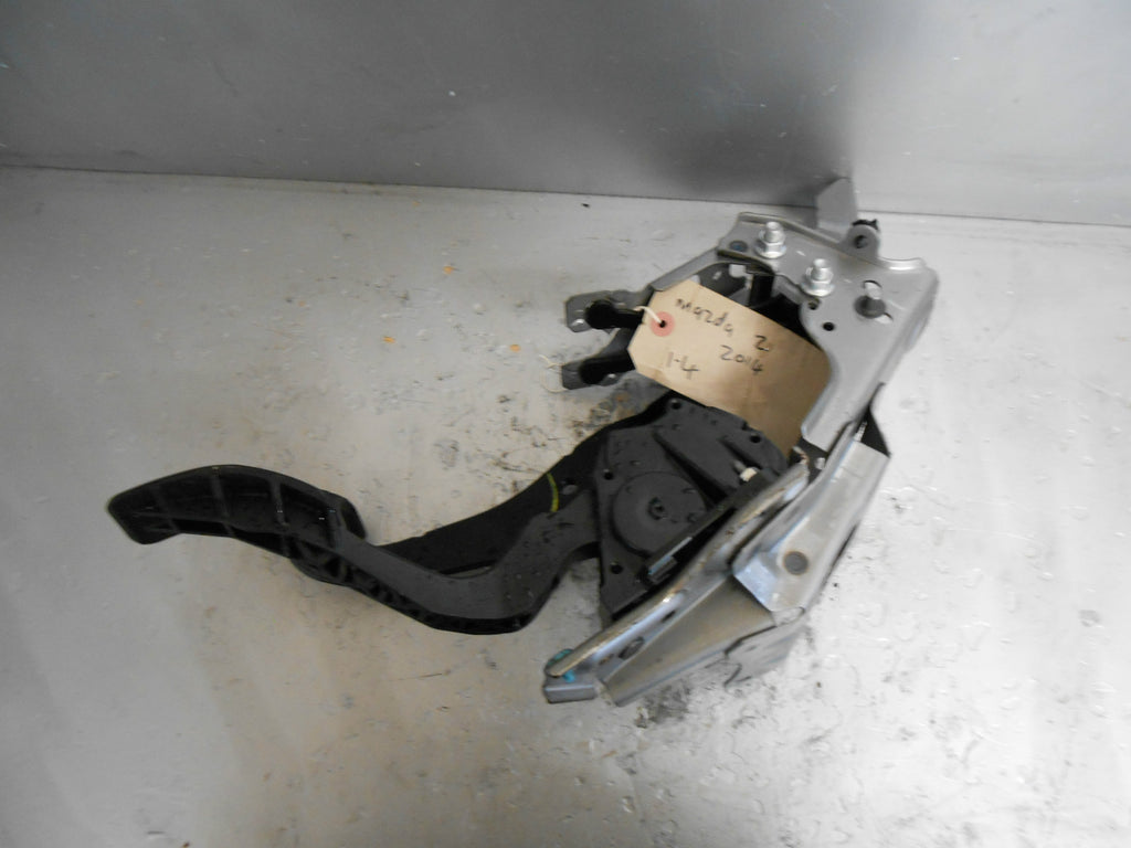 MAZDA 2 2013 1.3 16V ACCELETATOR THROTTLE AND BRAKE PEDAL ASSEMBLY D651