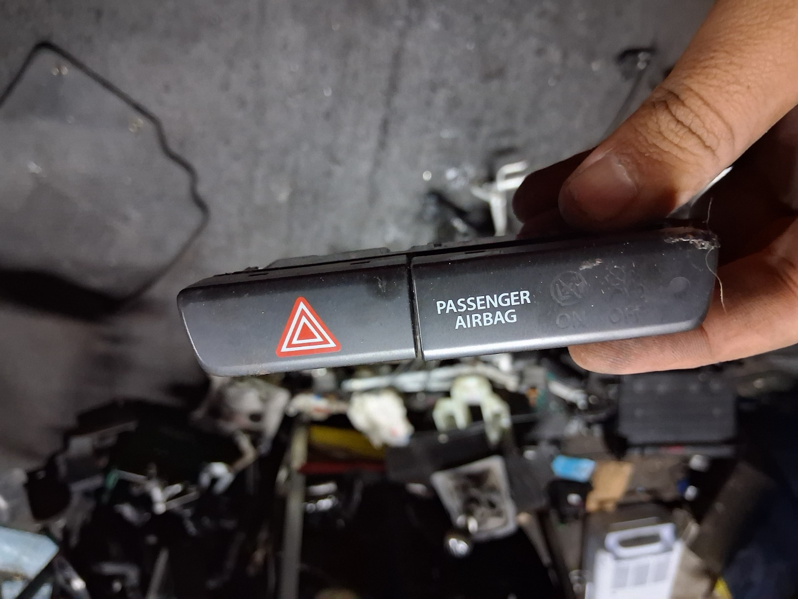 2022 SUZUKI VITARA MK4 HAZARD SWITCH CONTROL BUTTON CZ2100Q16A
