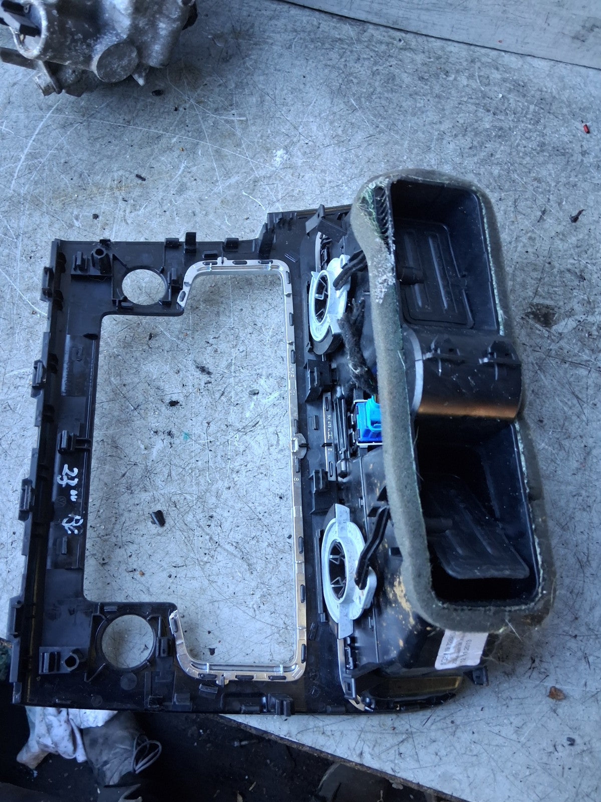 2013 VW VOLKSWAGEN GOLF MK7 CENTER AIRVENT & SURROUND TRIM 5G2819728AG