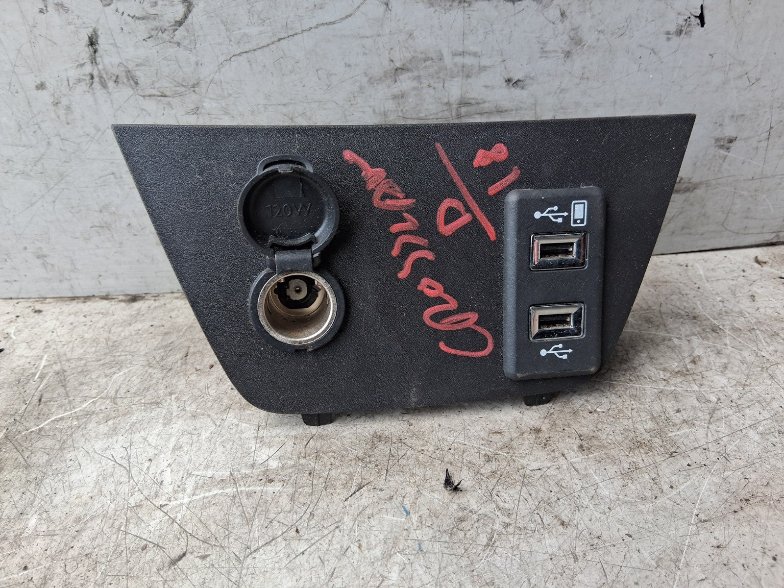 VAUXHALL CROSSLAND X 2018 POWER OUTLET SOCKET USB PORT WITH TRIM PANEL 39072759