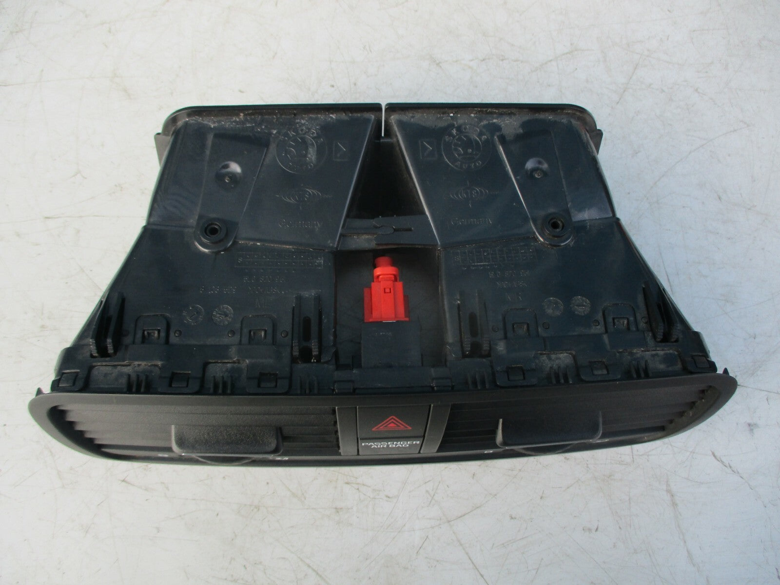 SKODA YETI 5L 2014 HEATER AIR BLOWER VENT HAZARD SWITCH PASSENGER AIR BAG UNIT