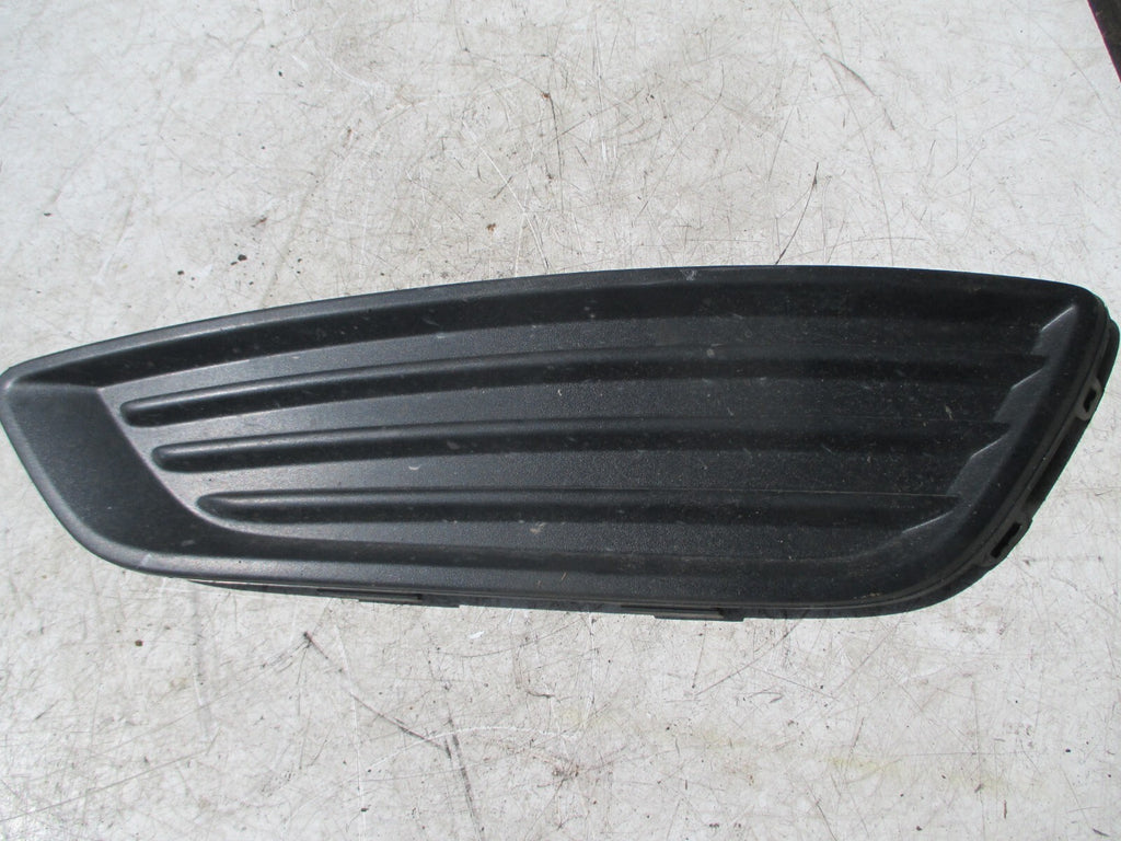 FORD FOCUS MK3 NS FRONT PASSENGER SIDE FOG LIGHT GRILL F1EB19953A