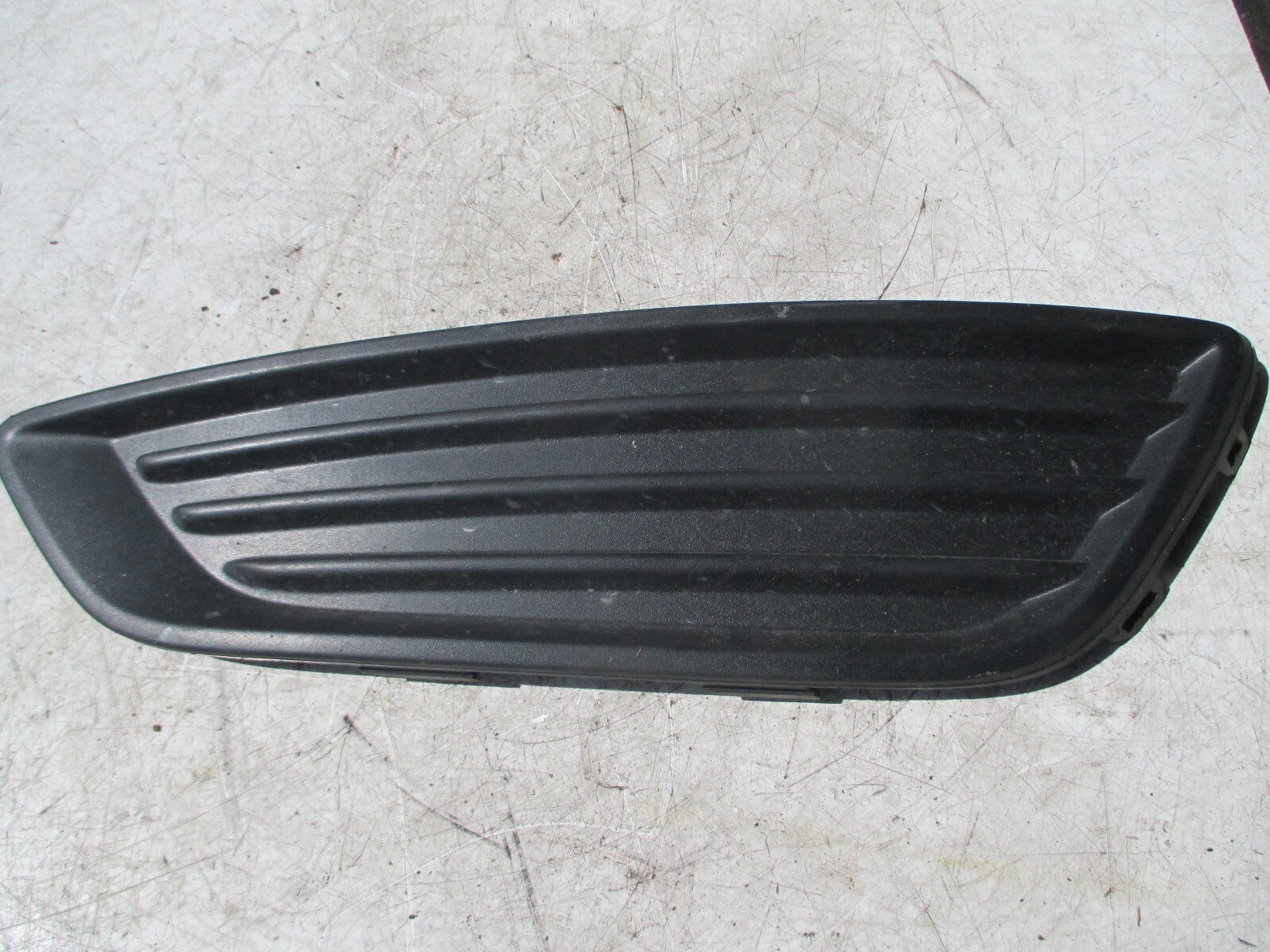 FORD FOCUS MK3 NS FRONT PASSENGER SIDE FOG LIGHT GRILL F1EB19953A