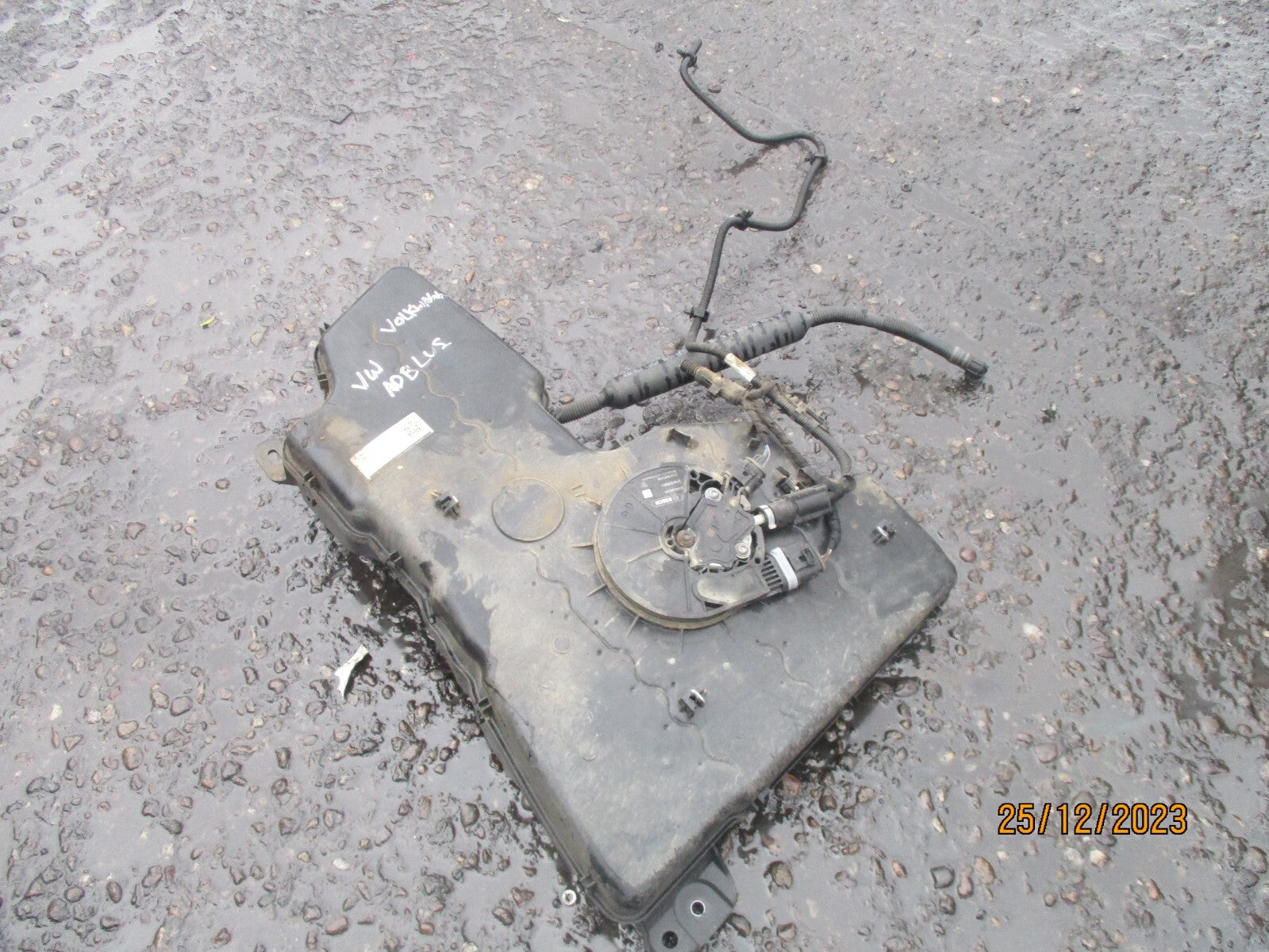 VW VOLKSWAGEN MK2 TIGUAN 2016 2.0 TDI ADBLUE TANK RESERVOIR PUMP 5QF131877F