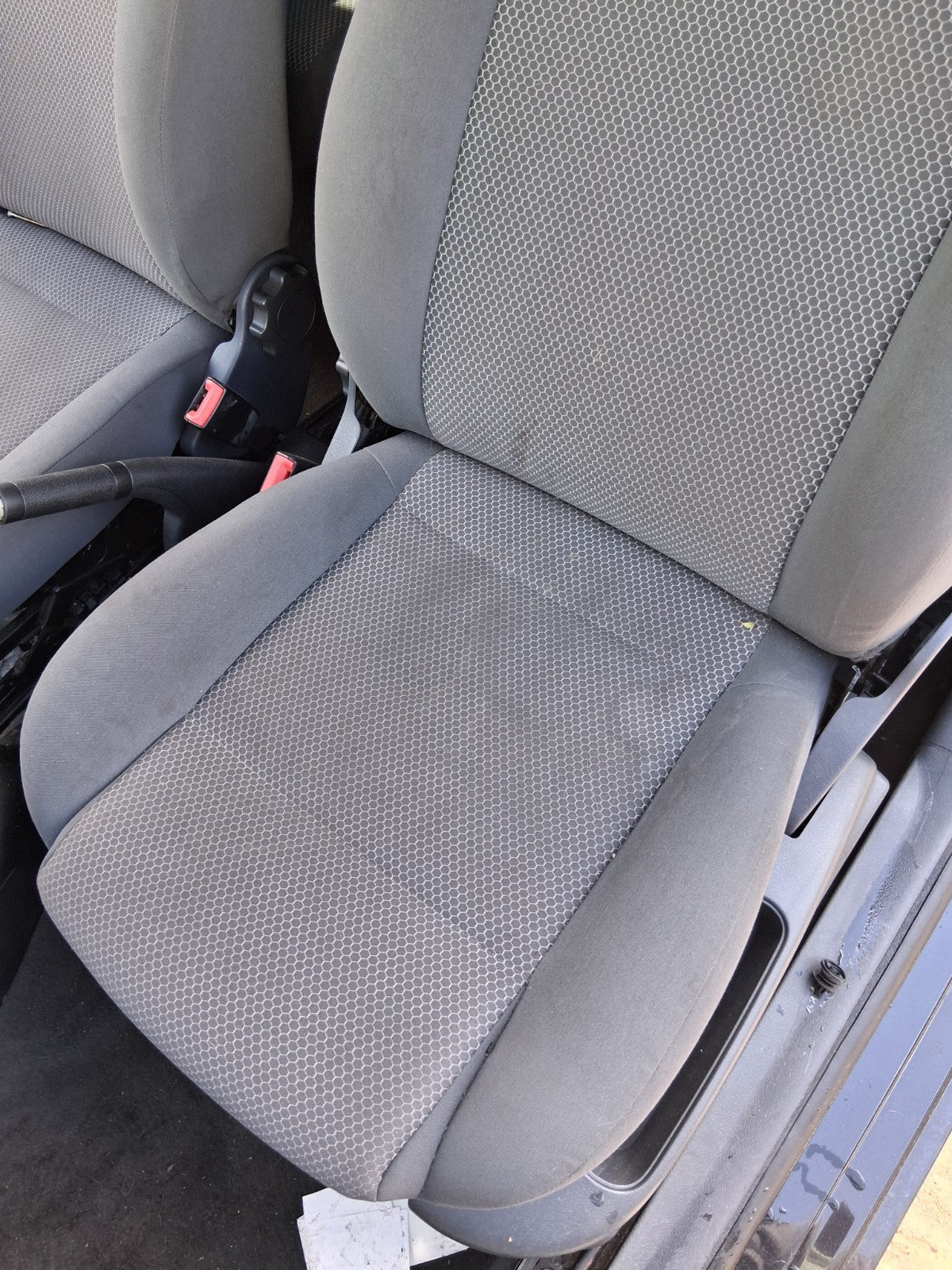 2011 VW VOLKSWAGEN FOX 3 DOOR NSF PASSENGER SIDE FRONT LEFT COMPLETE SEAT FABRIC