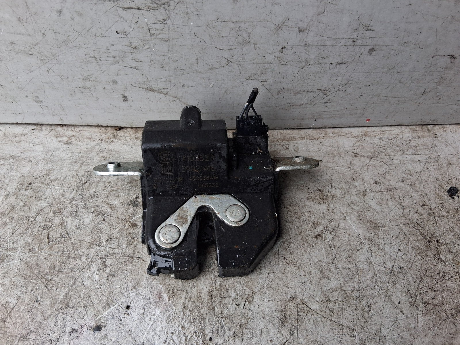 VAUXHALL CORSA F 2018 HATCHBACK REAR BOOTLID TAILGATE LOCK MECHANISM 39021416