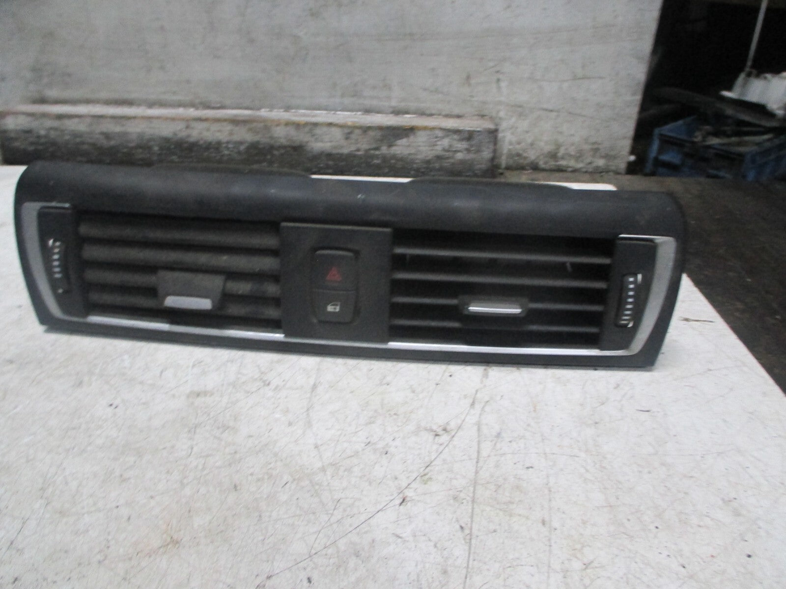 BMW 1 SERIES F20 2015 DASHBOARD HAZARD SWITCH 9317944
