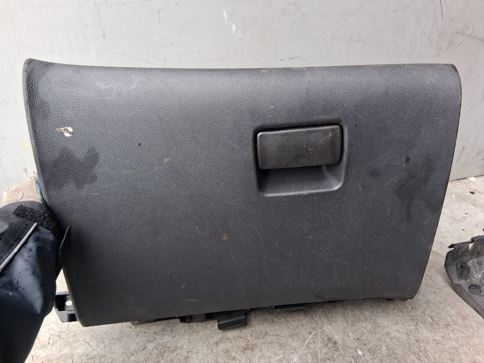 2015 VAUXHALL ASTRA J DASHBOARD GLOVE BOX FRONT STORAGE COMPARTMENT