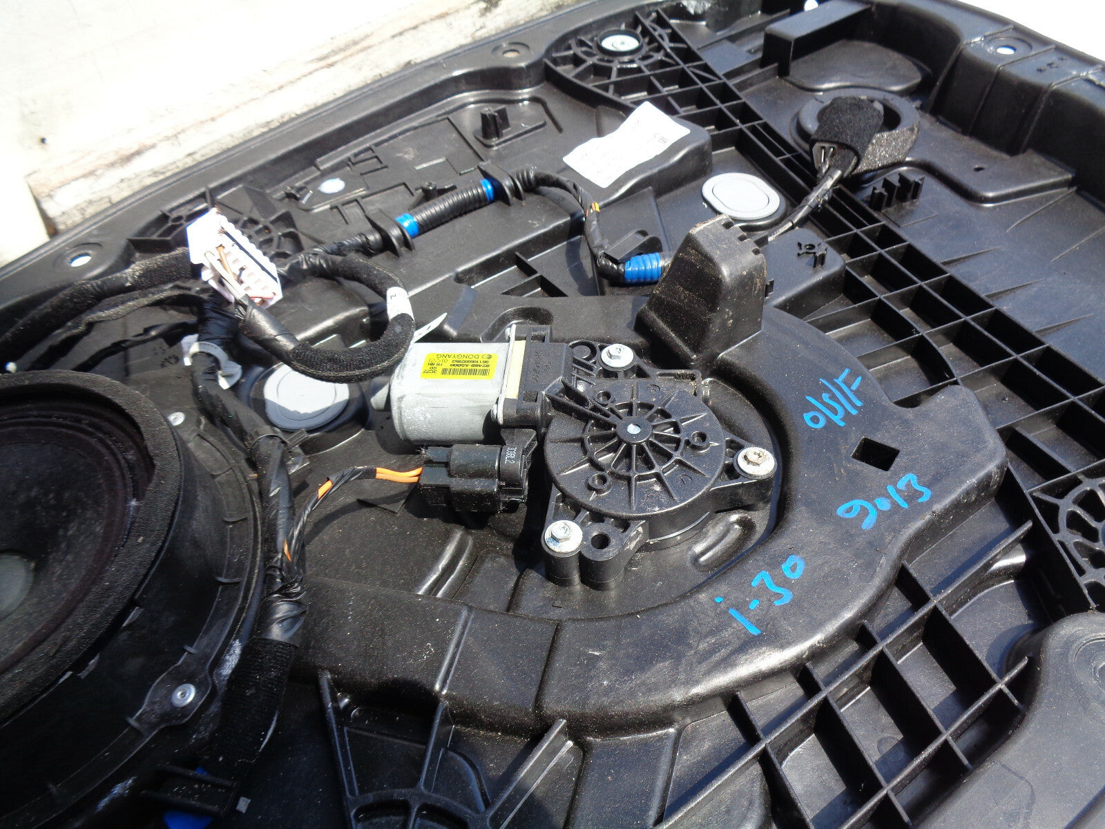 HYUNDAI I30 MK2 2013 OSF DRIVER SIDE FRONT WINDOW MOTOR REGULATOR