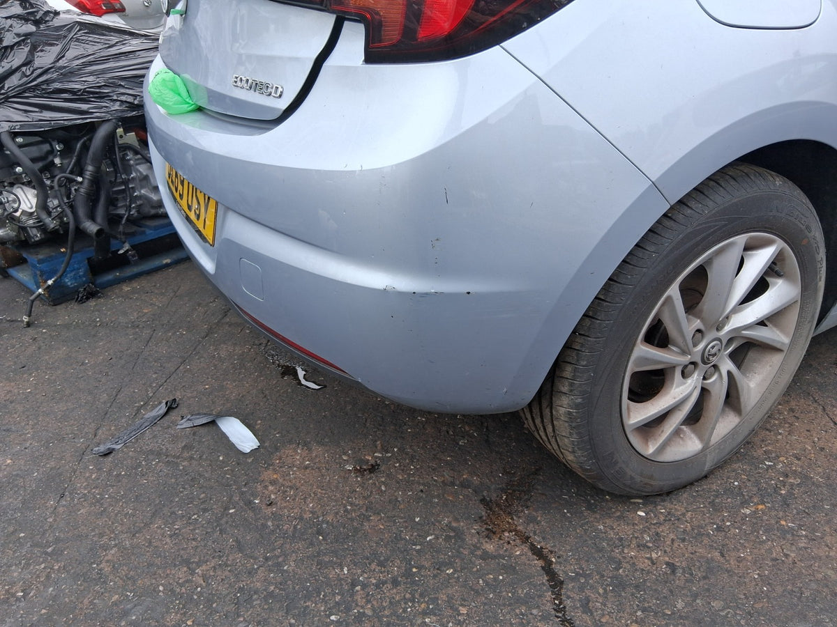 2019 VAUXHALL ASTRA K REAR COMPLETE BUMPER MAGNETIC SILVER METALLIC Z189