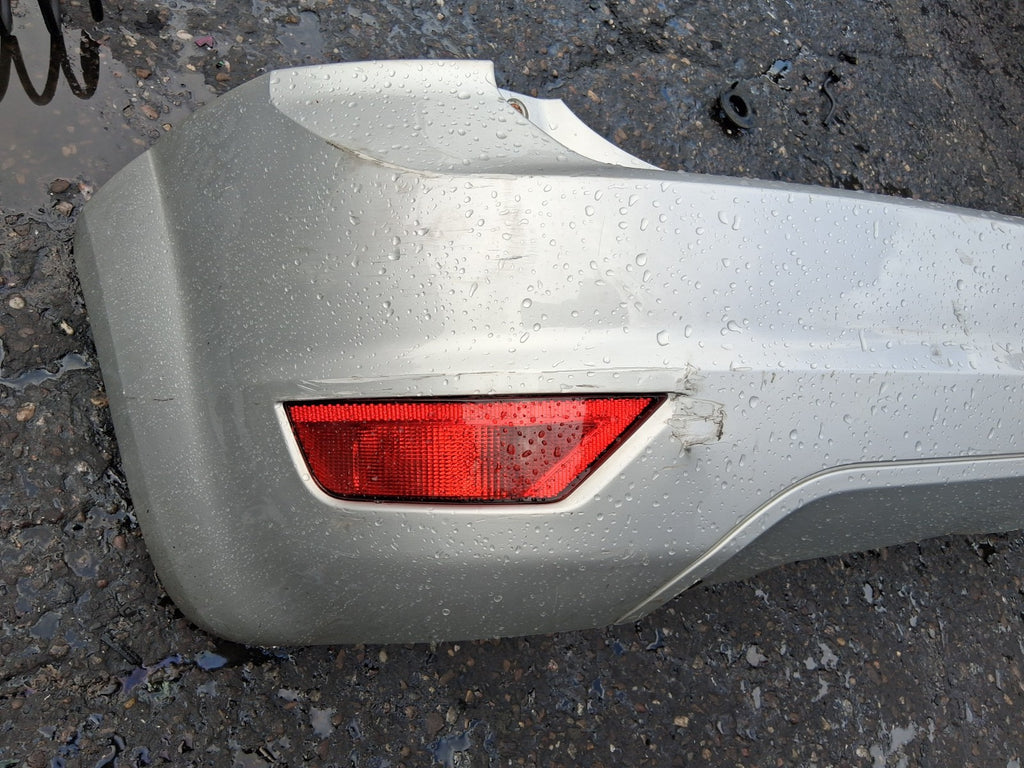 2008 FORD FOCUS MK2 HATCHBACK REAR COMPLETE BUMPER SILVER