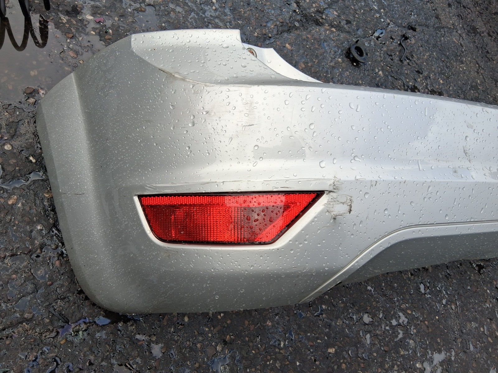 2008 FORD FOCUS MK2 HATCHBACK REAR COMPLETE BUMPER SILVER