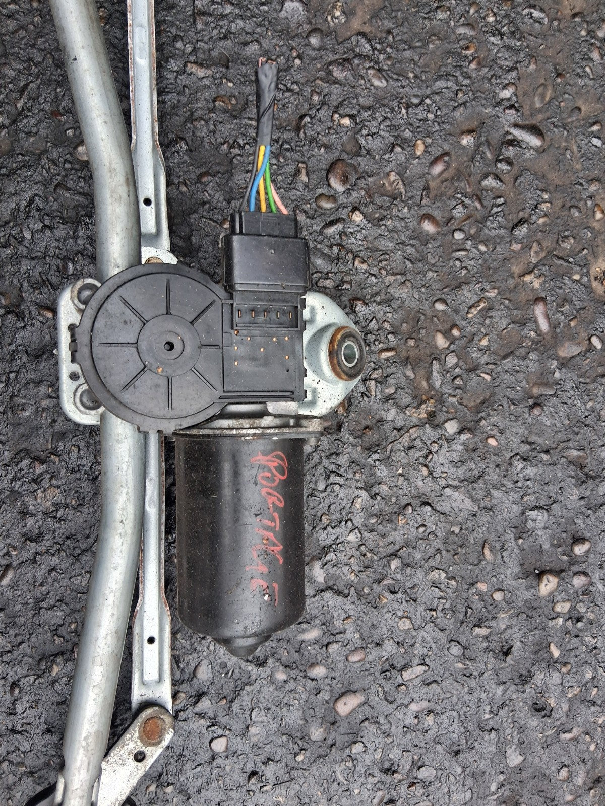 KIA SPORTAGE MK3 2012 FRONT WINDSCREEN WIPER MOTOR & LINKAGES