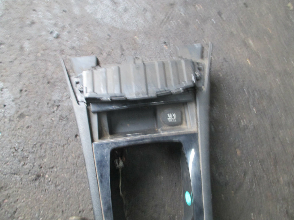 MERCEDES-BENZ C-CLASS 2012 W204 CENTRE CONSOLE WITH ARM REST A2046800150
