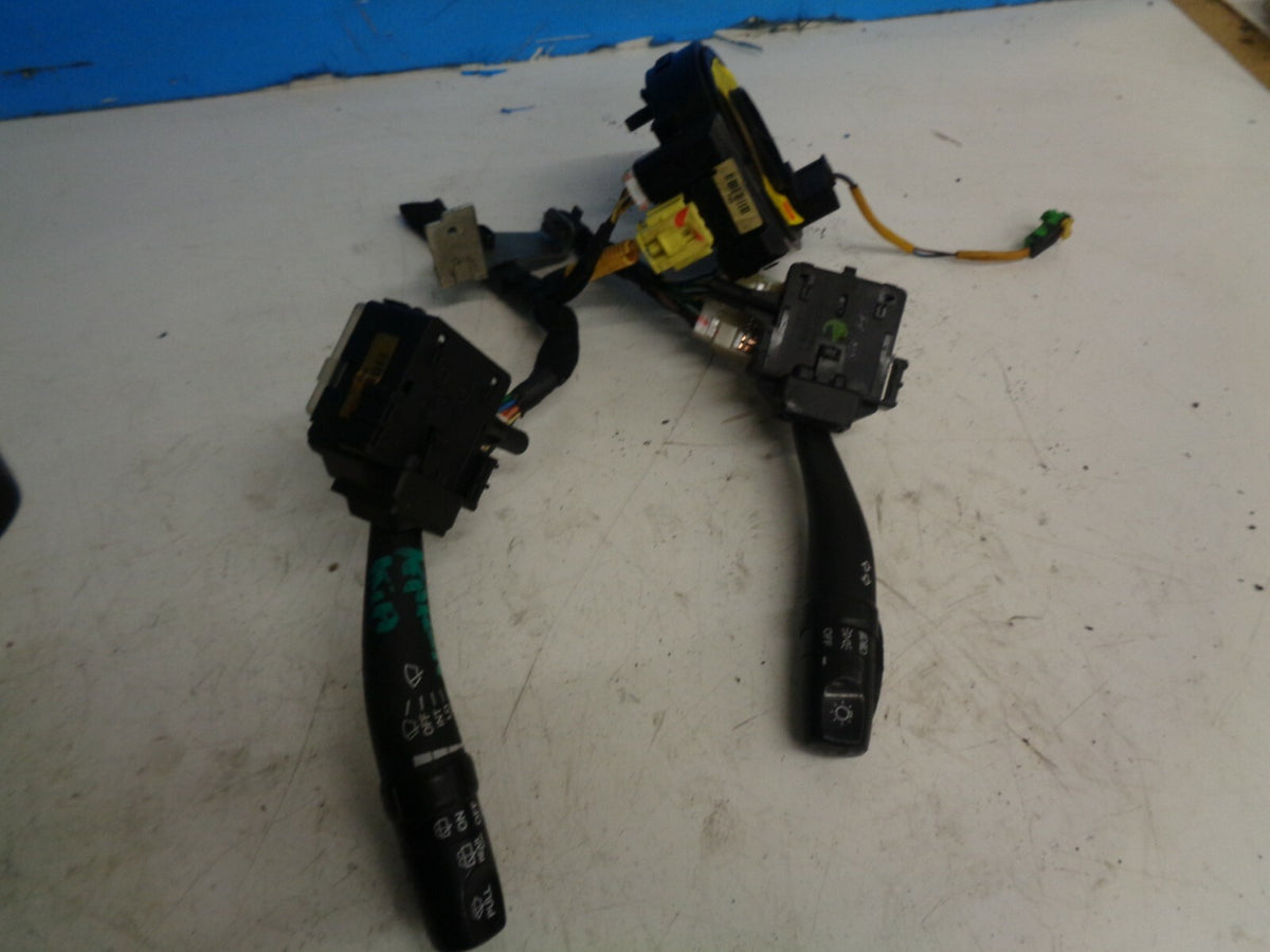 KIA CARENS 2008 2.0 CRDI 5 DOOR HEADLIGHT INDICATOR AND WINDSCREEN WIPER STALK