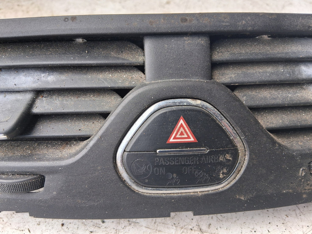 2016 VAUXHALL CORSA E FRONT DASH CENTER BOTH AIR VENT WITH HAZARD SWITCH