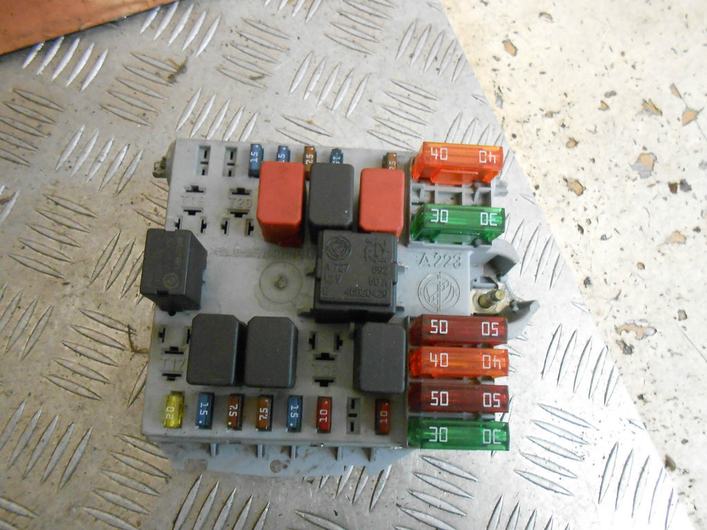 ALFA ROMEO 147 2006 1.6 16V FUSE BOX RELAY BOARD ASSEMBLY 46558759