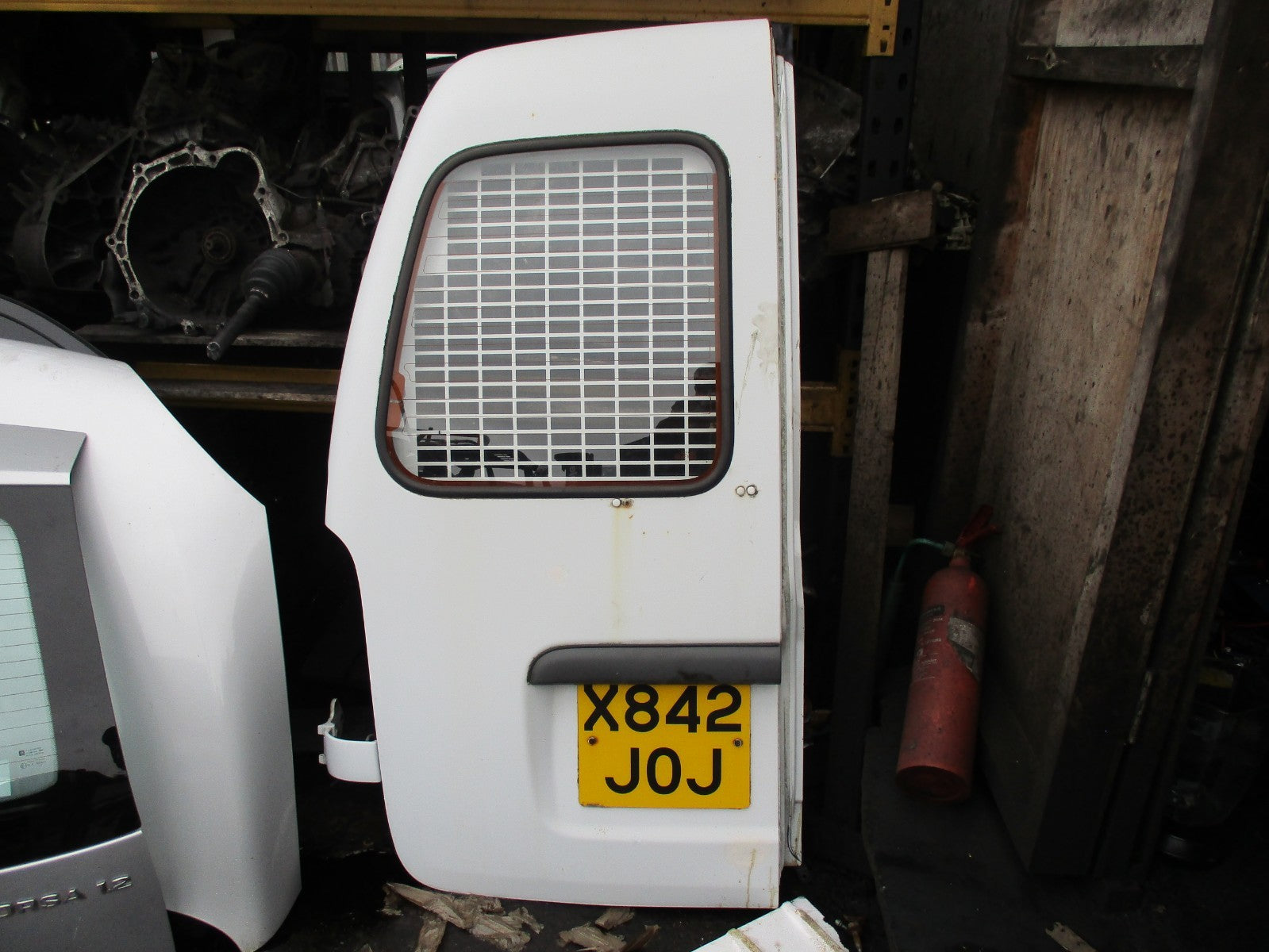 NISSAN VANETTE LDV CUB 1994-2002 NSR PASSENGER SIDE REAR DOOR COMPLETE WHITE