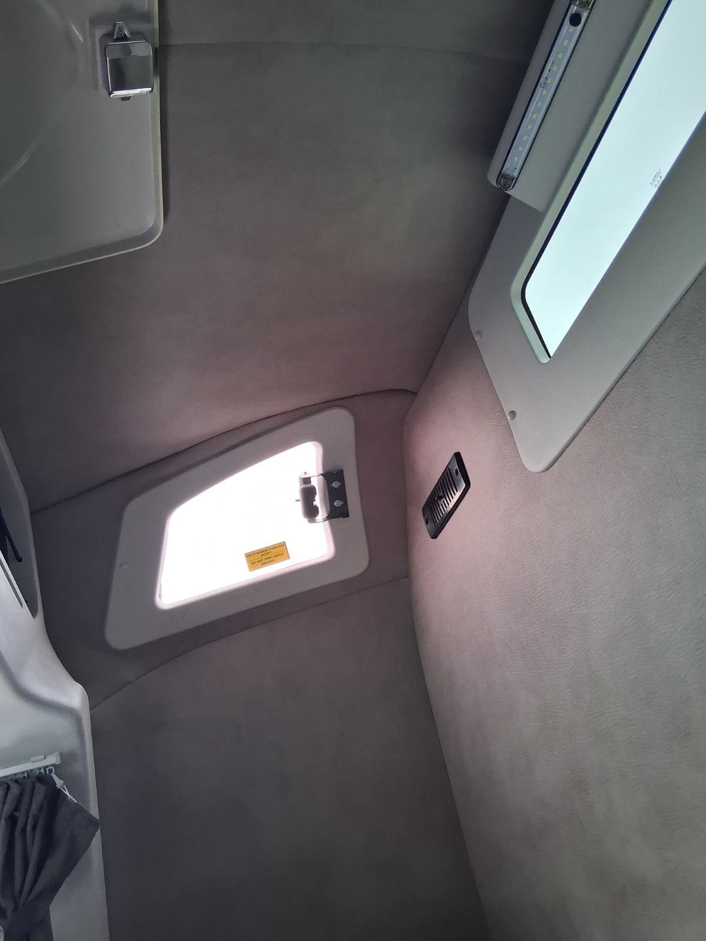 2023 IVECO DAILY MK6 SLEEPER CAB ROOF SLEEPING POD BLACK