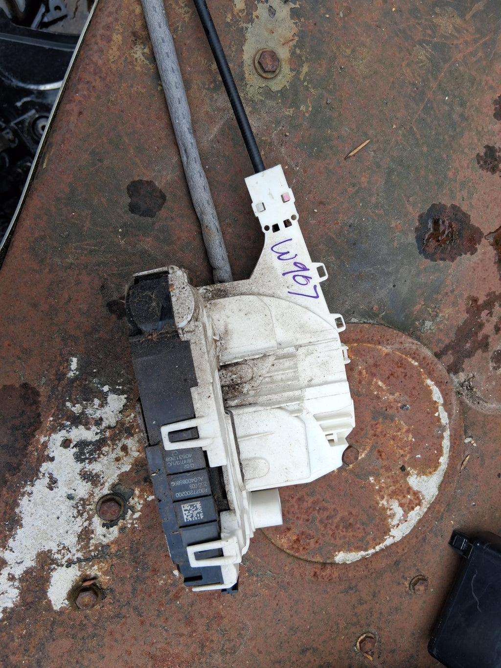 2020 MERCEDES BENZ SPRINTER W907 NSF PASSENGER SIDE FRONT DOOR LOCK MECHANISM