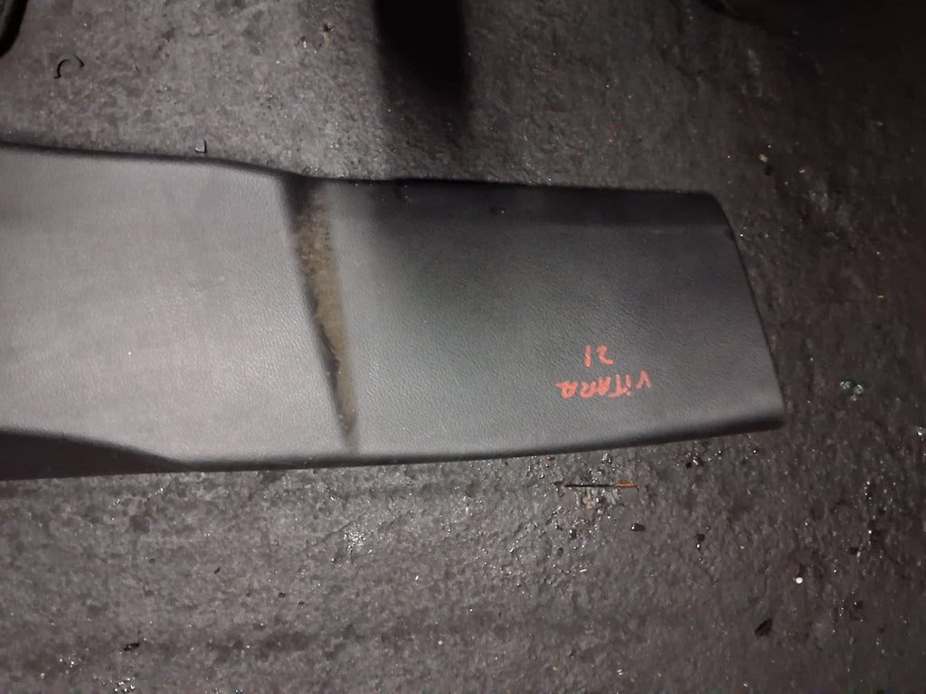 2022 SUZUKI VITARA MK4 OS DRIVER SIDE RIGHT LOWER B PILLAR TRIM PANEL 7623154P0