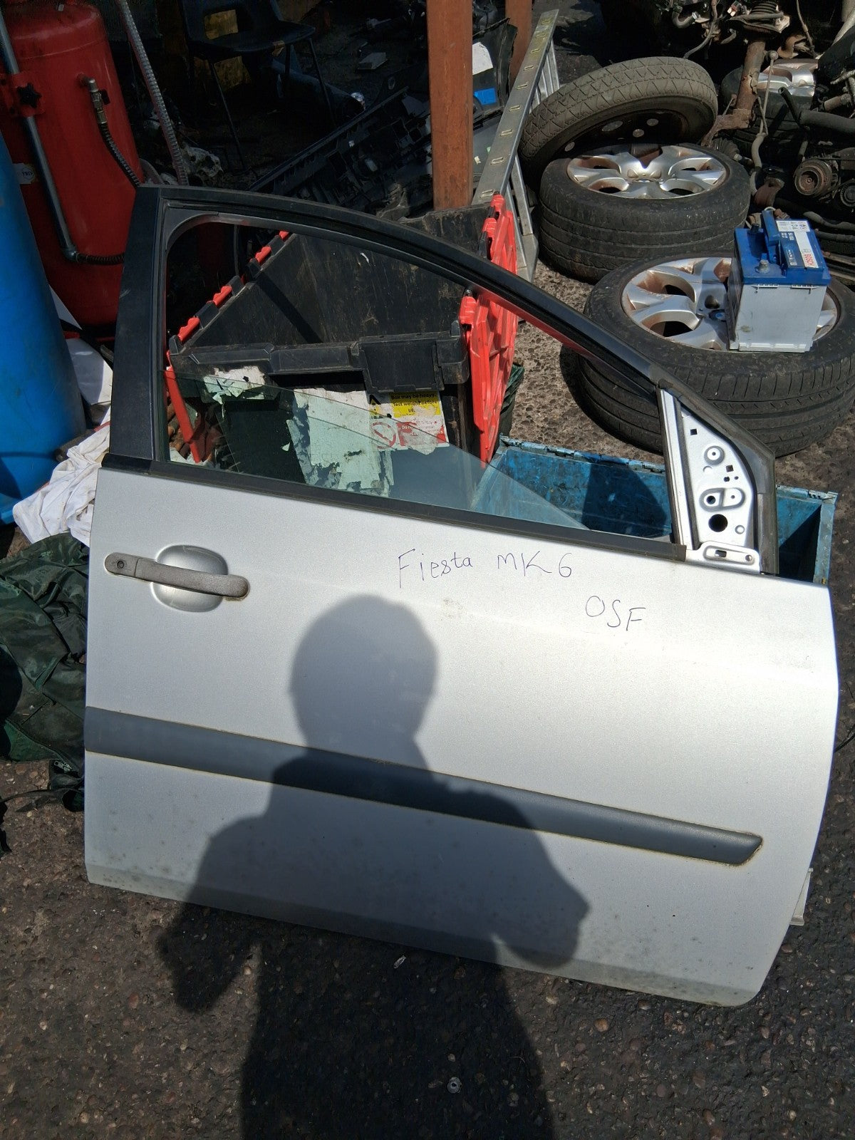 2006 FORD FIESTA MK6 OSF DRIVER SIDE FRONT RIGHT COMPLETE DOOR SILVER