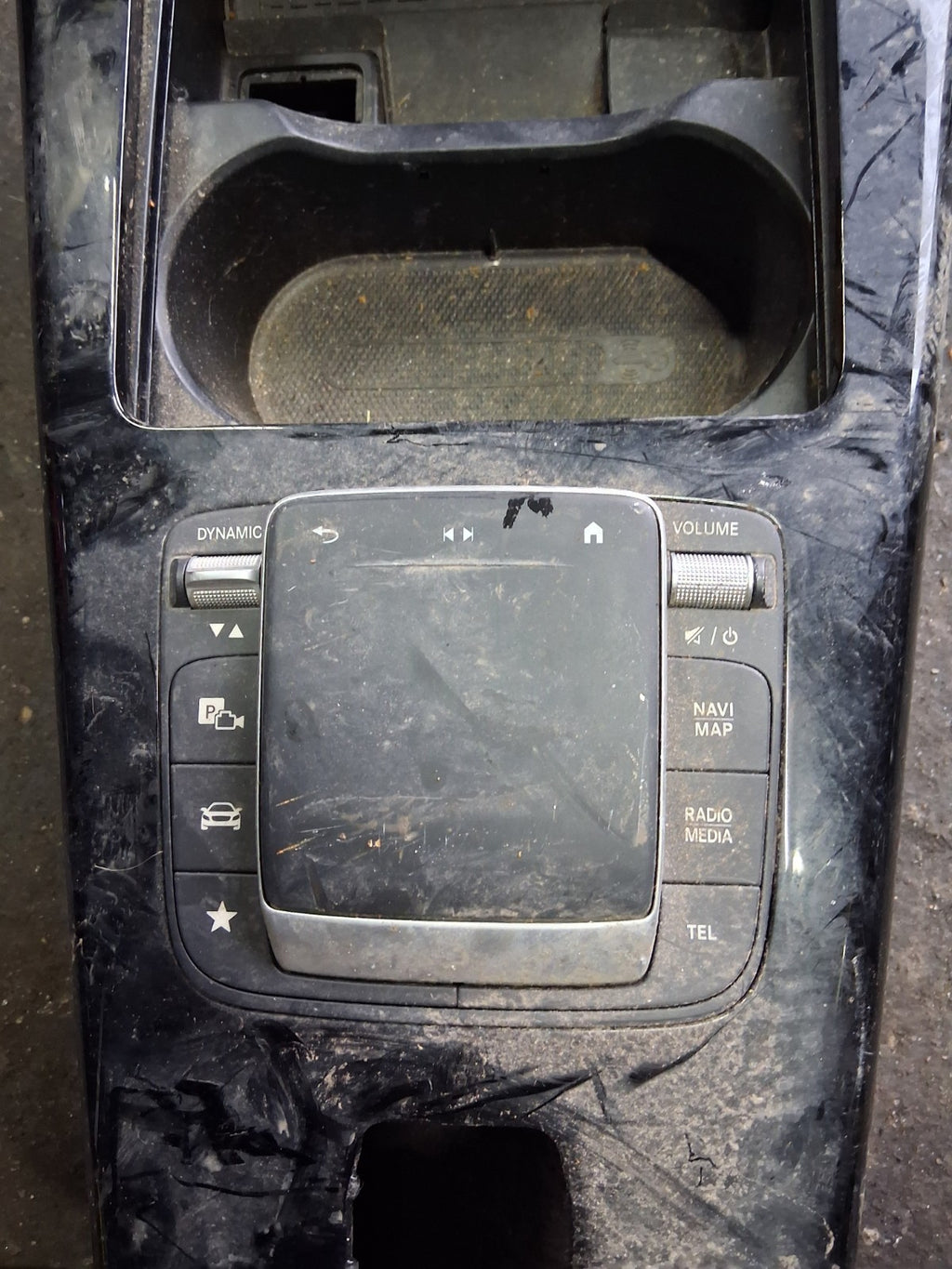 2021 MERCEDES A CLASS V177 COMPLETE CENTRE CONSOLE WITH TOUCH PAD AIR VENT