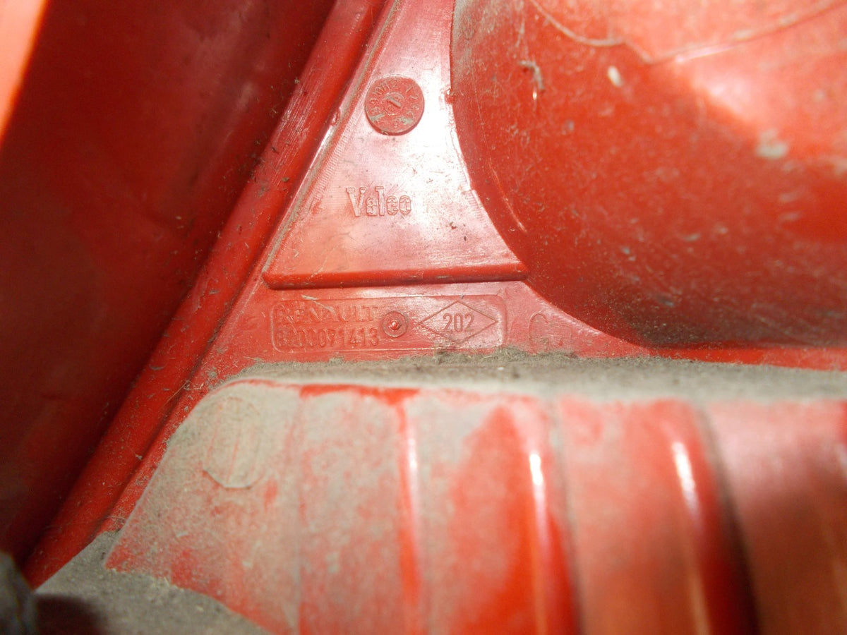 RENAULT CLIO 2003 FACELIFT NSR PASSENGER SIDE REAR LIGHT TAIL LIGHT 8200071413