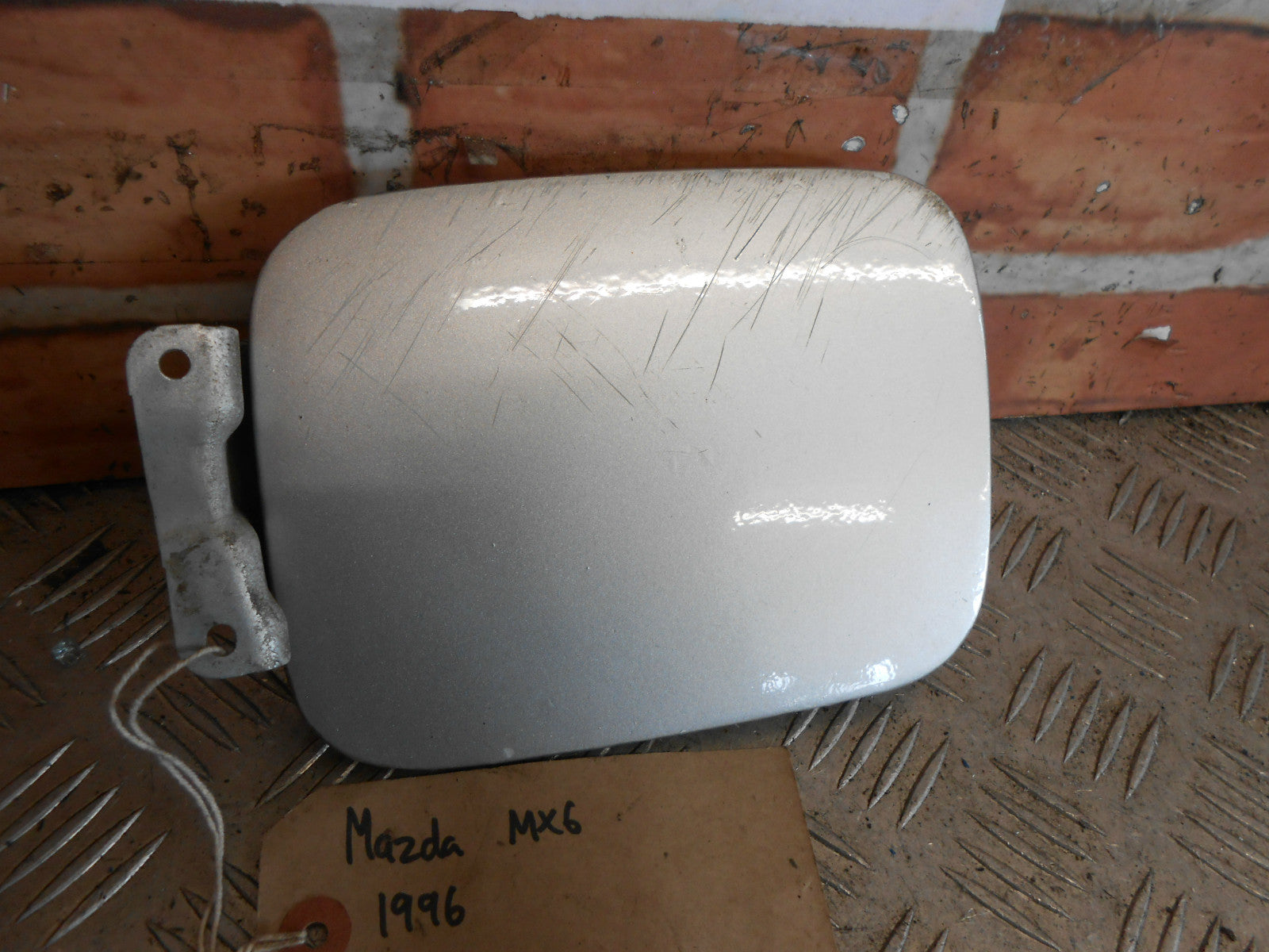 MAZDA MX6 1996 FUEL CAP COVER DOOR FLAP SILVER 3L