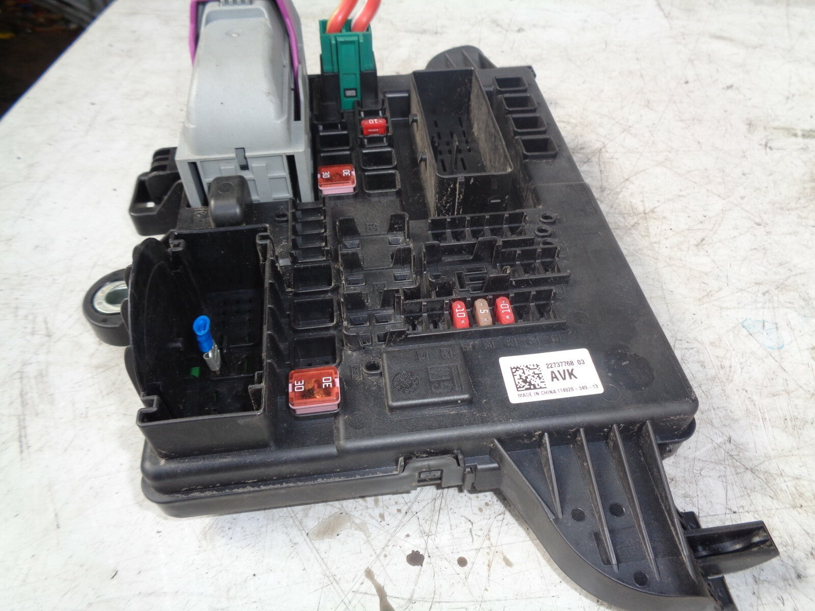 VAUXHALL INSIGNIA 2014 MK1 2.0 CDTI REAR FUSE BOX RELAY 22737768