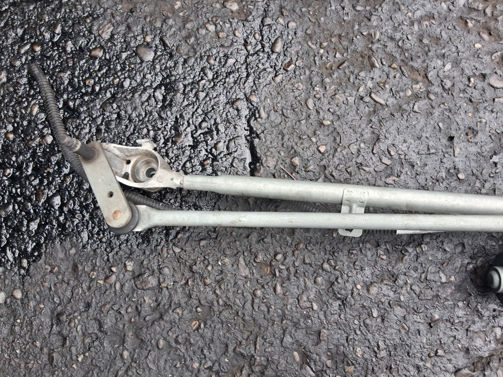 2017 FORD GRAND C MAX FRONT WINDSCREEN WINDOW WIPER MOTOR & LINKAGE F1DT17K636