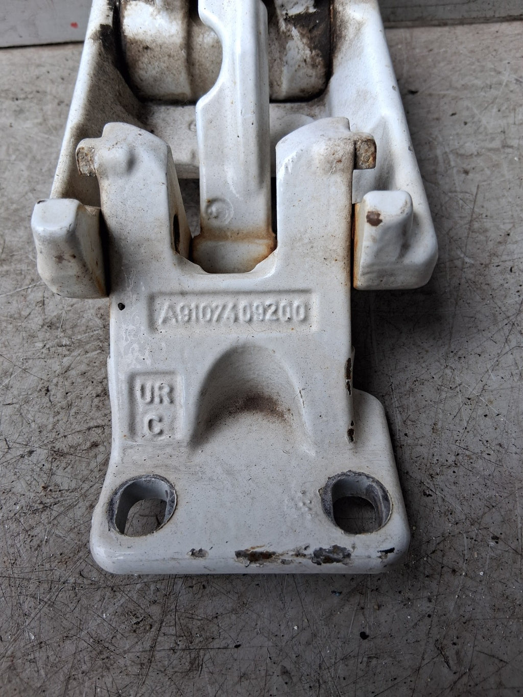 MERCEDES BENZ SPRINTER 2022 W907 NSR PASSENGER REAR DOOR HINGE PAIR A9107408900