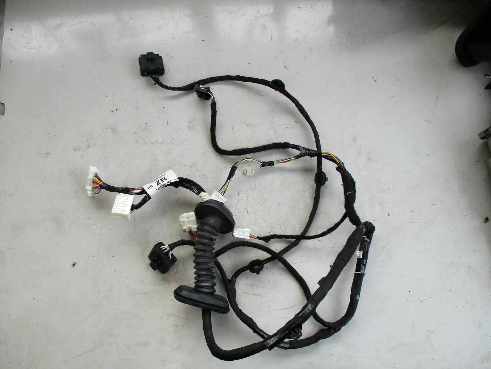 NISSAN QASHQAI J11 MK2 OSF DRIVER OFF RIGHT SIDE FRONT DOOR LOOM 24124HV40C