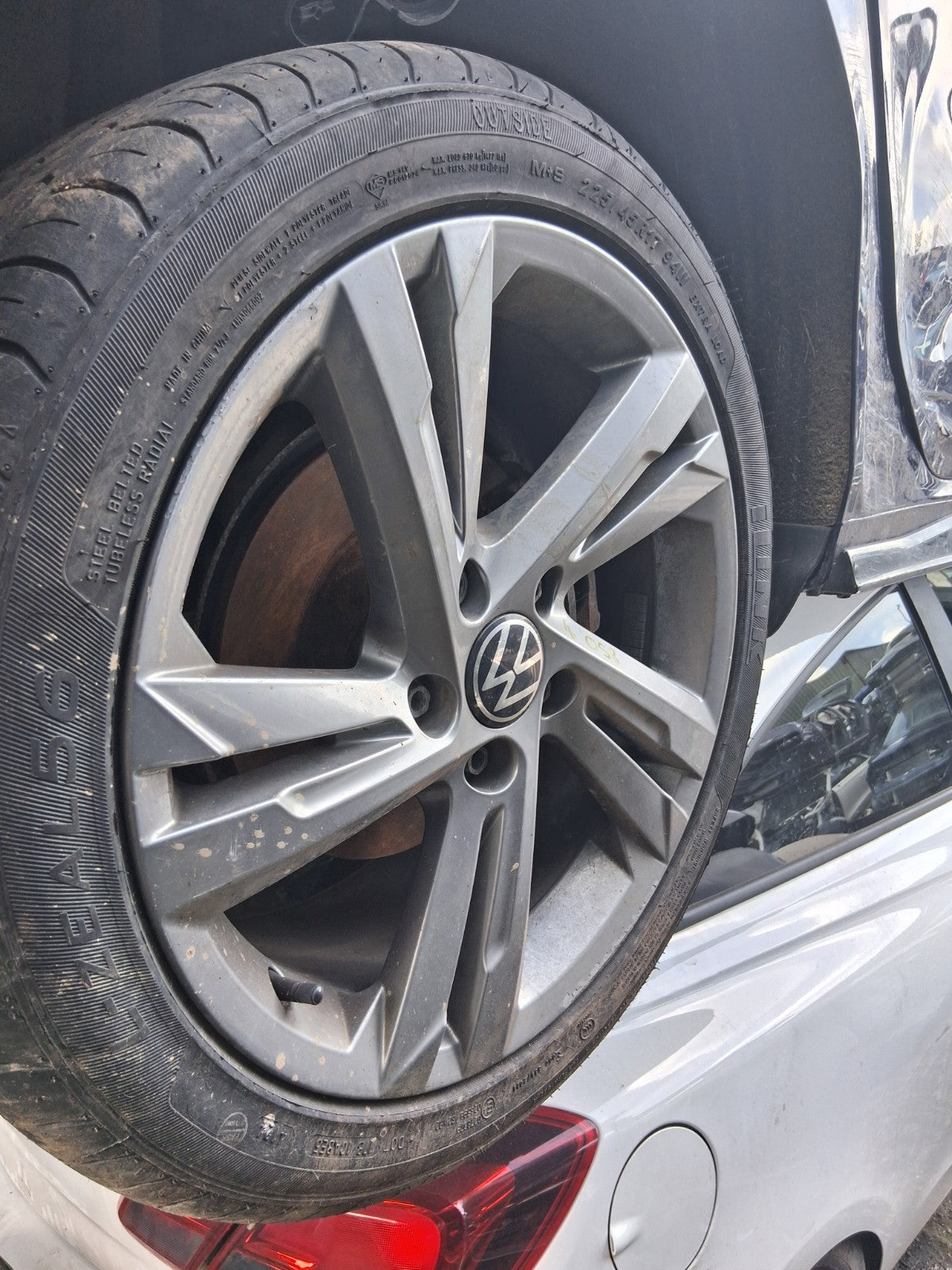 2022 VW VOLKSWAGEN GOLF MK8 R LINE 17 INCH ALLOY WHEEL WITH TYRE 225/45R17