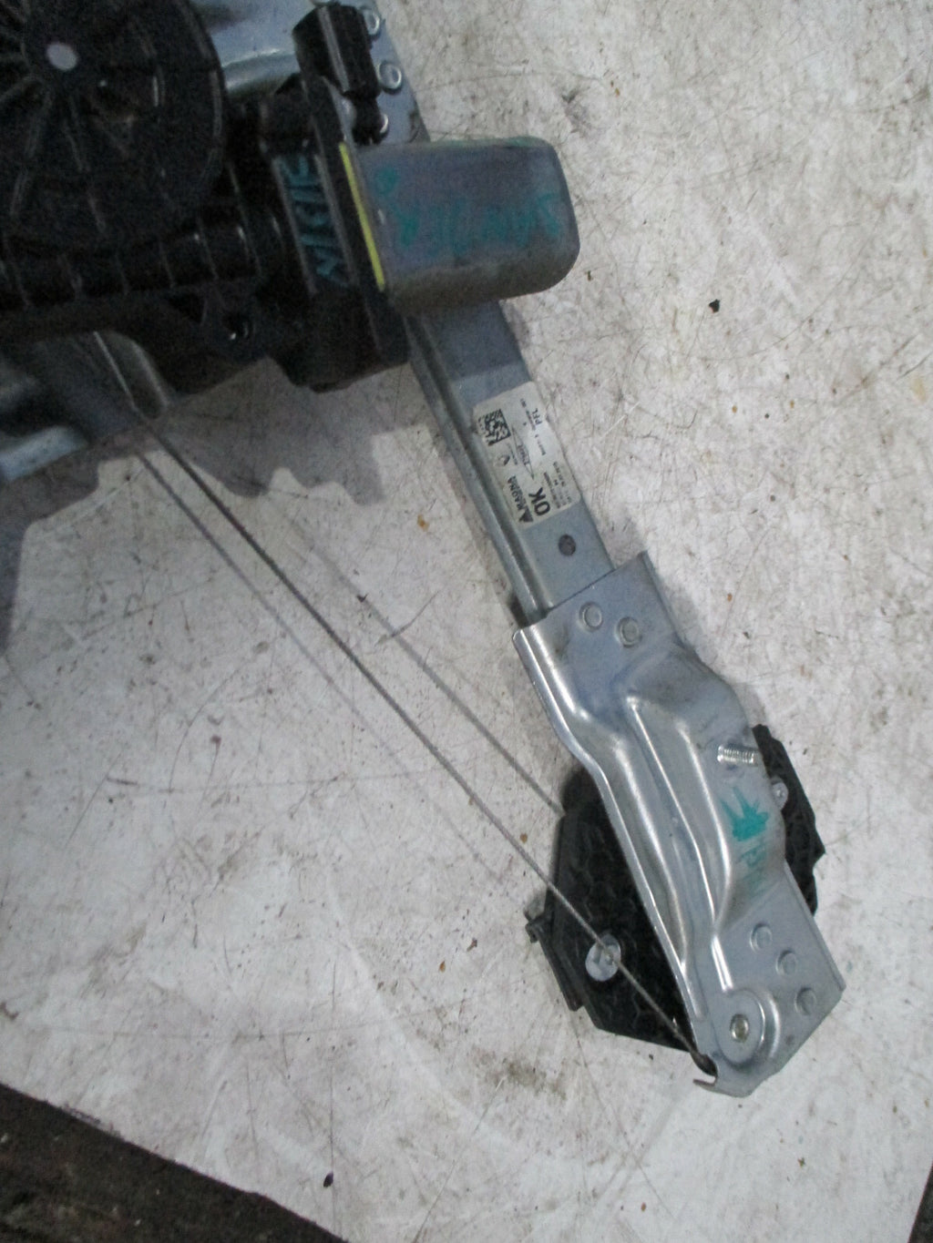 DACIA SANDERO 2015 MK2 NSF PASSENGER SIDE FRONT WINDOW REGULATOR MOTOR