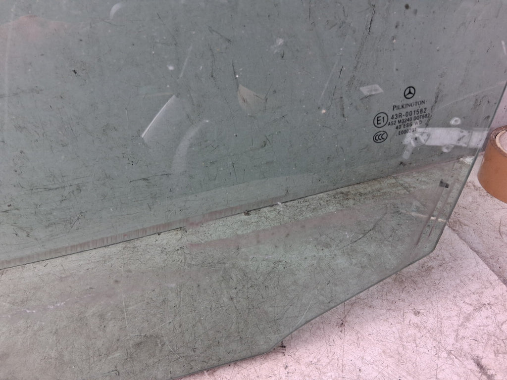 2008 MERCEDES C CLASS W204 NSF PASSENGER SIDE FRONT LEFT WINDOW GLASS