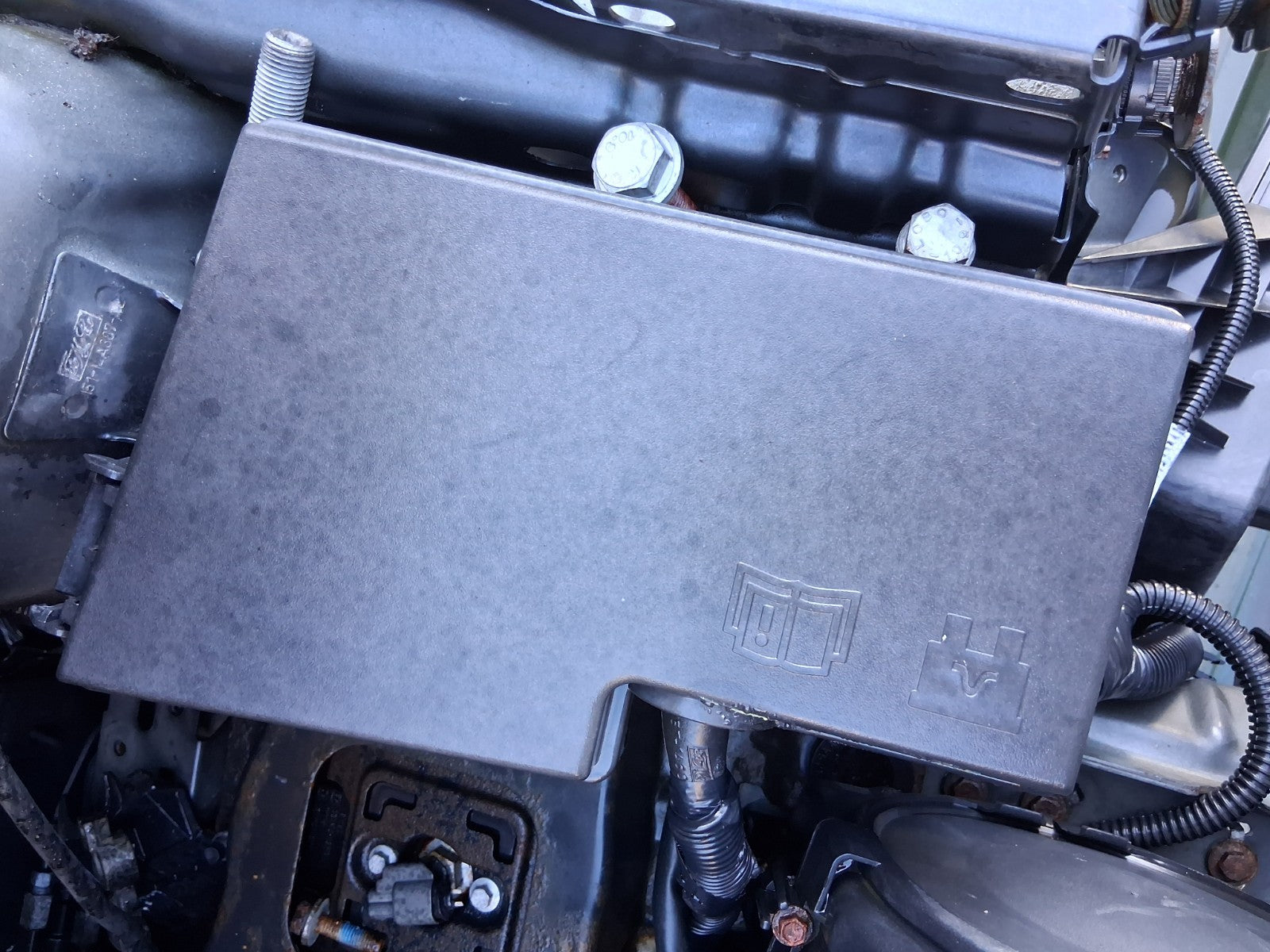 2009 FORD KUGA MK1 2.0 DIESEL FUSE BOX RELAY BOX