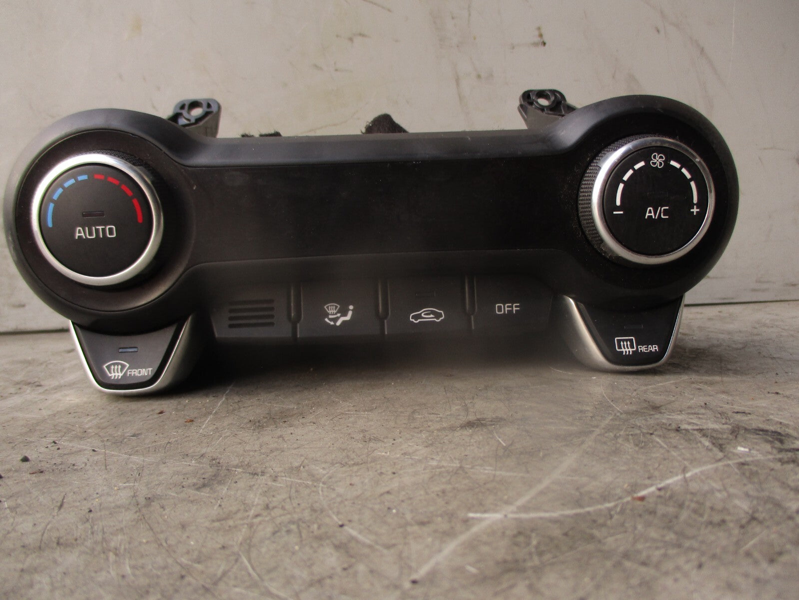 2018 KIA STONIC AC AIR CON HEATER CLIMATE CONTROL SWITCH PANEL 97250H8700