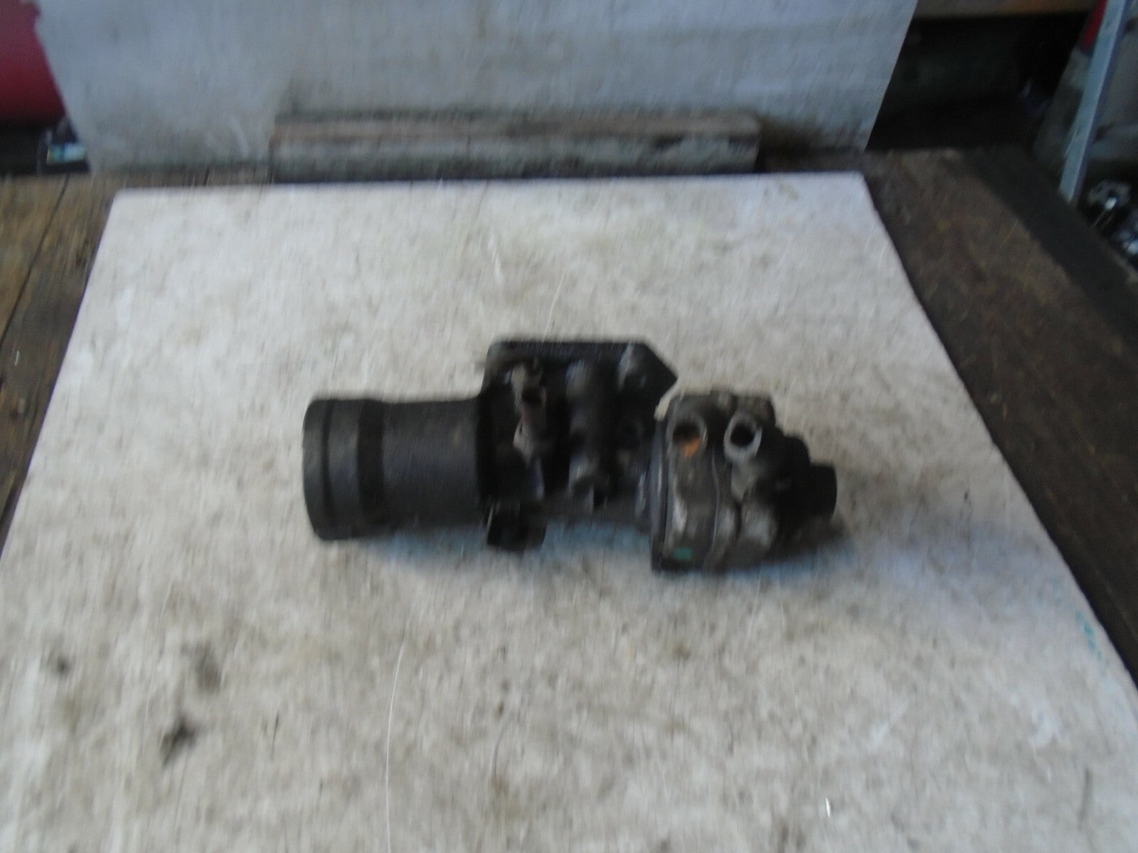VOLKSWAGEN TOURAN 2008 MK1 OIL COOLANT HOUSING 045115389K