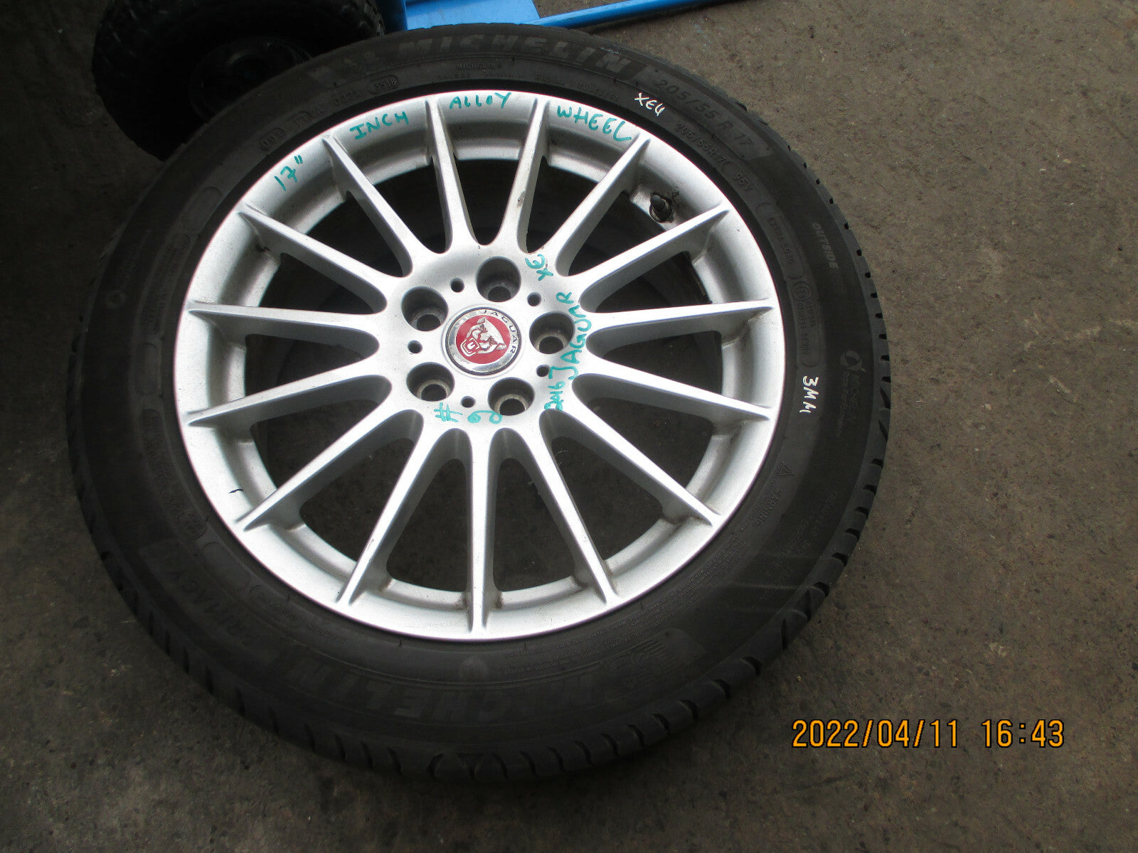 JAGUAR XE 2016 17 INCH SINGLE ALLOY WHEEL WITH TYRE 205/55R17 REF 2