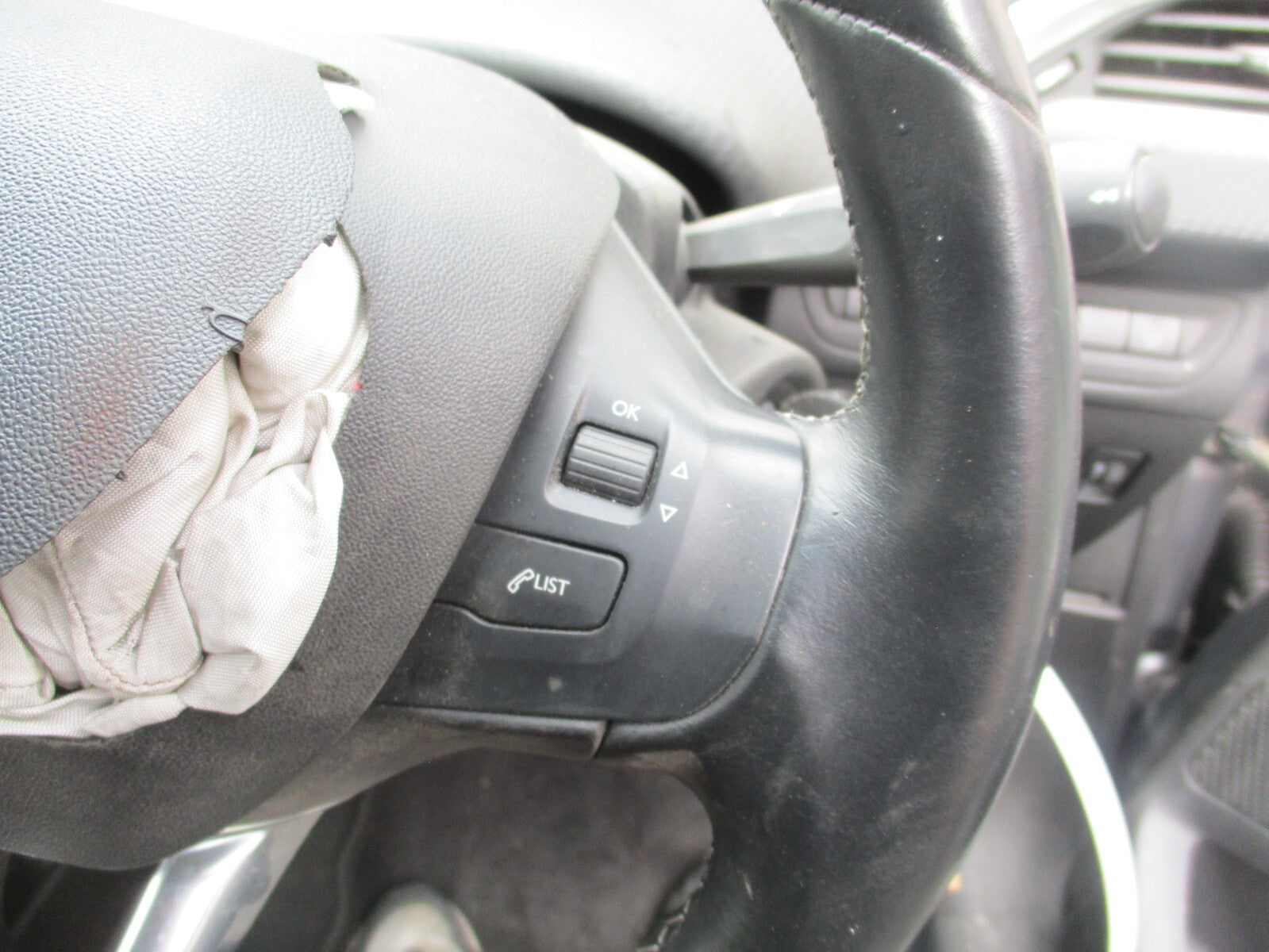 PEUGEOT 2008 2018 MK1 3 SPOKE MULTIFUNCTION LEATHER STEERING WHEEL
