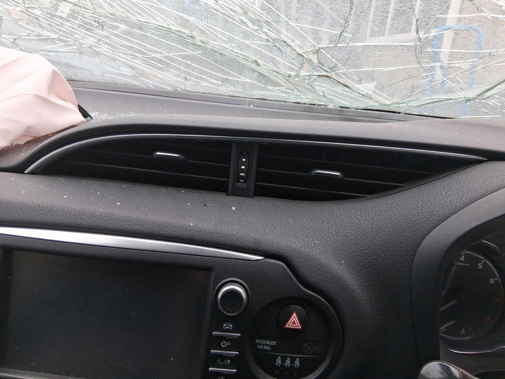 TOYOTA YARIS MK3 2019 CENTRE DASH AIR VENTS