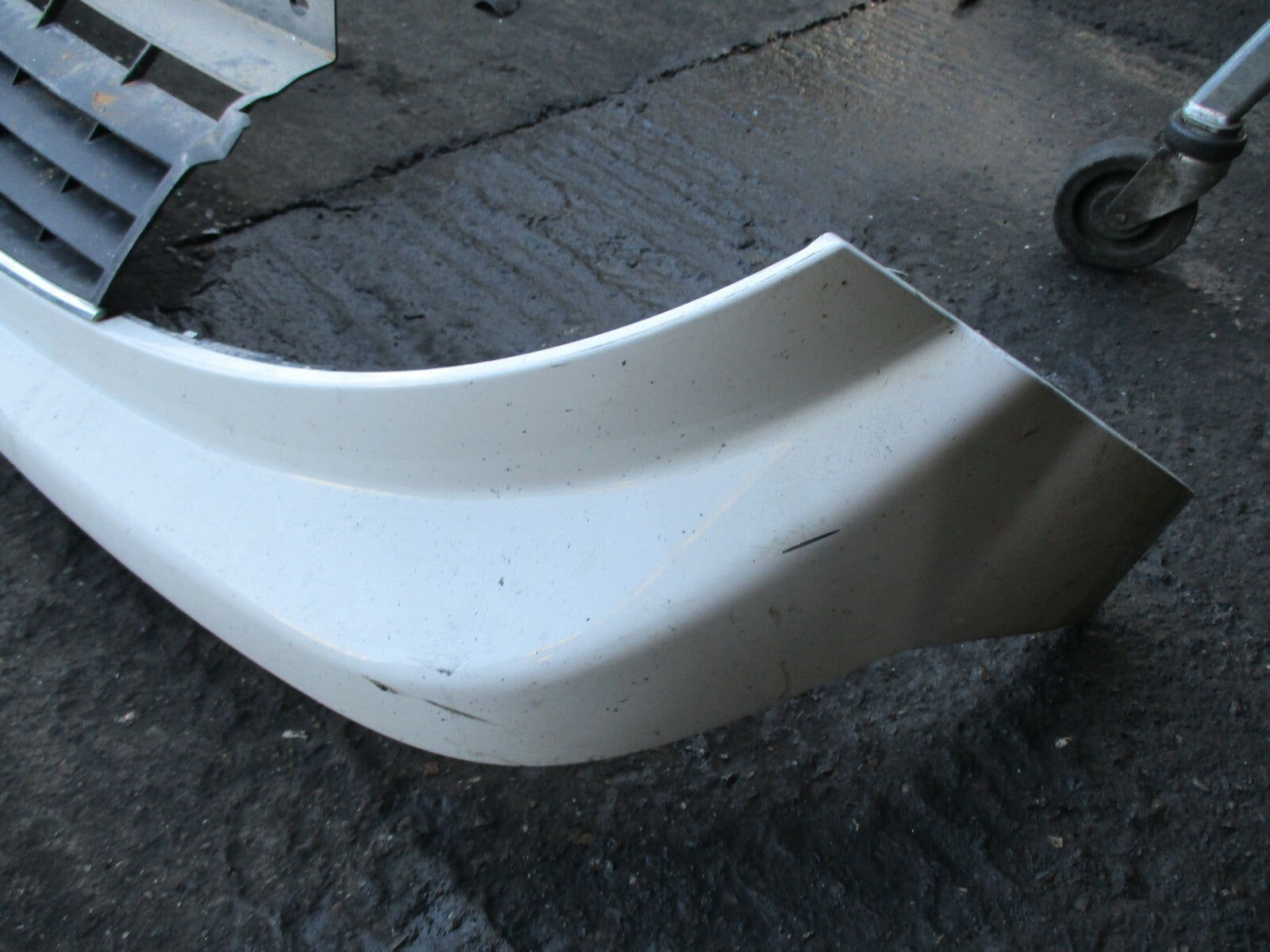 RENAULT TRAFIC MK2 FACELIFT 2014 FRONT BUMPER GRILL TRIM PANEL IN WHITE