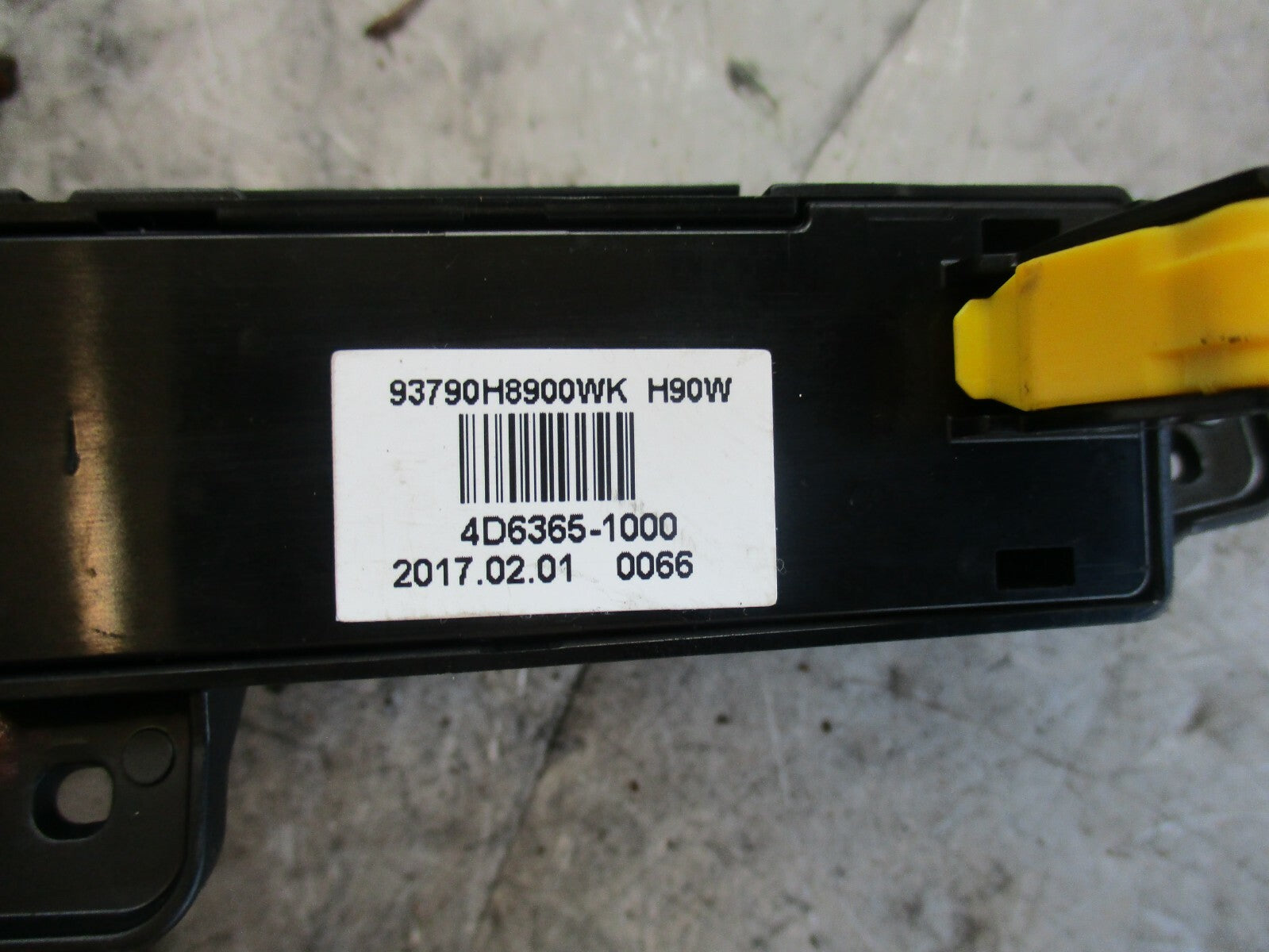 KIA RIO YB (MK4) HAZARD SWITCH & TRIM