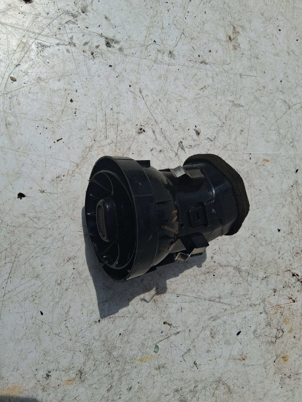 2018 MERCEDES SPRINTER W907 DASHBOARD MIDDLE AIR VENT A9108303401