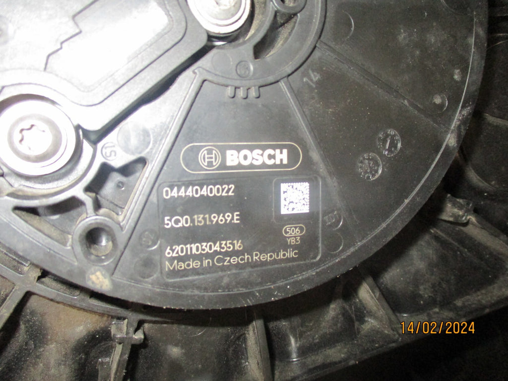 VW VOLKSWAGEN GOLF MK8 2.0 DIESEL AD BLUE UREA TANK 5Q0131969E